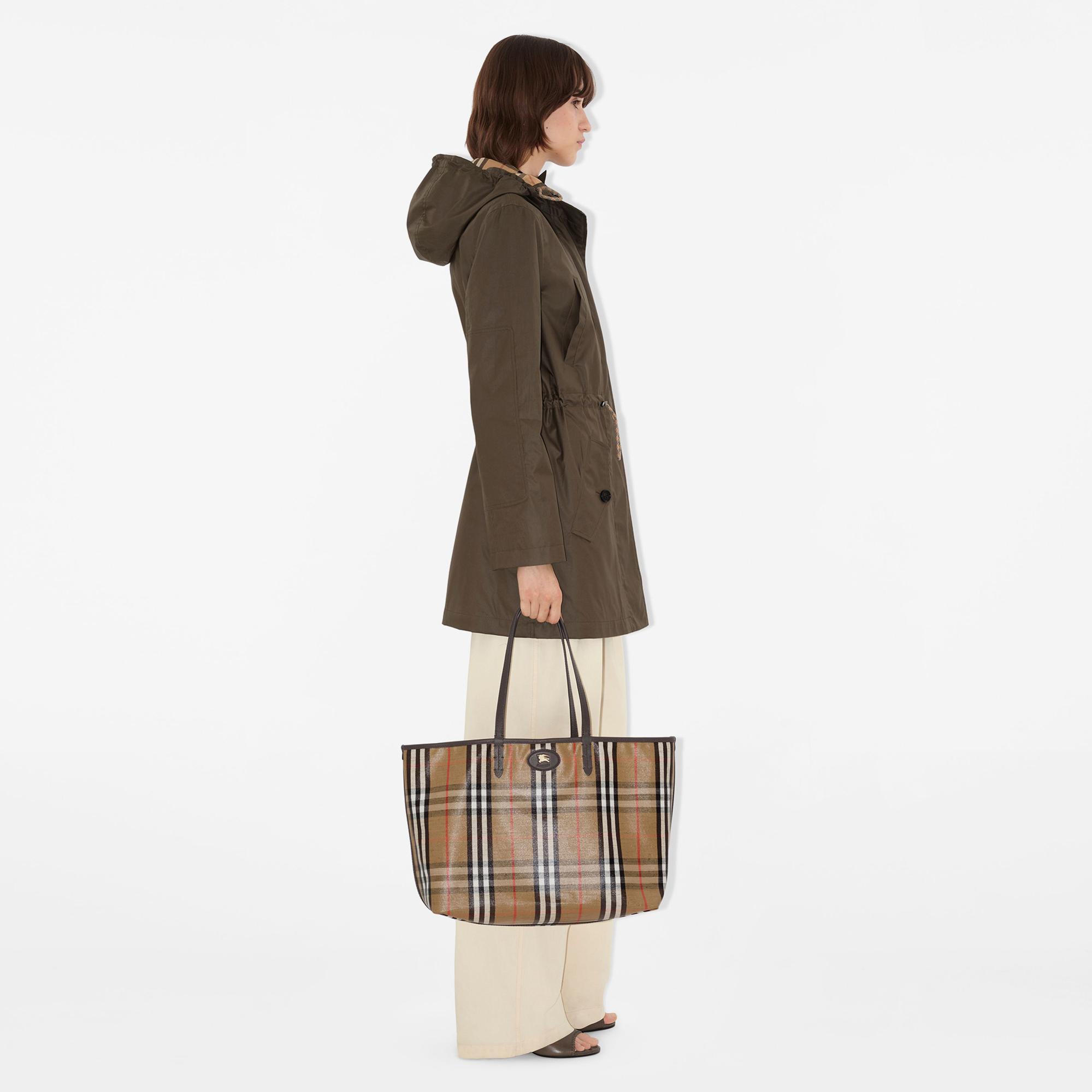 Burberry Medium Highlands Kadın Bej Tote Çanta