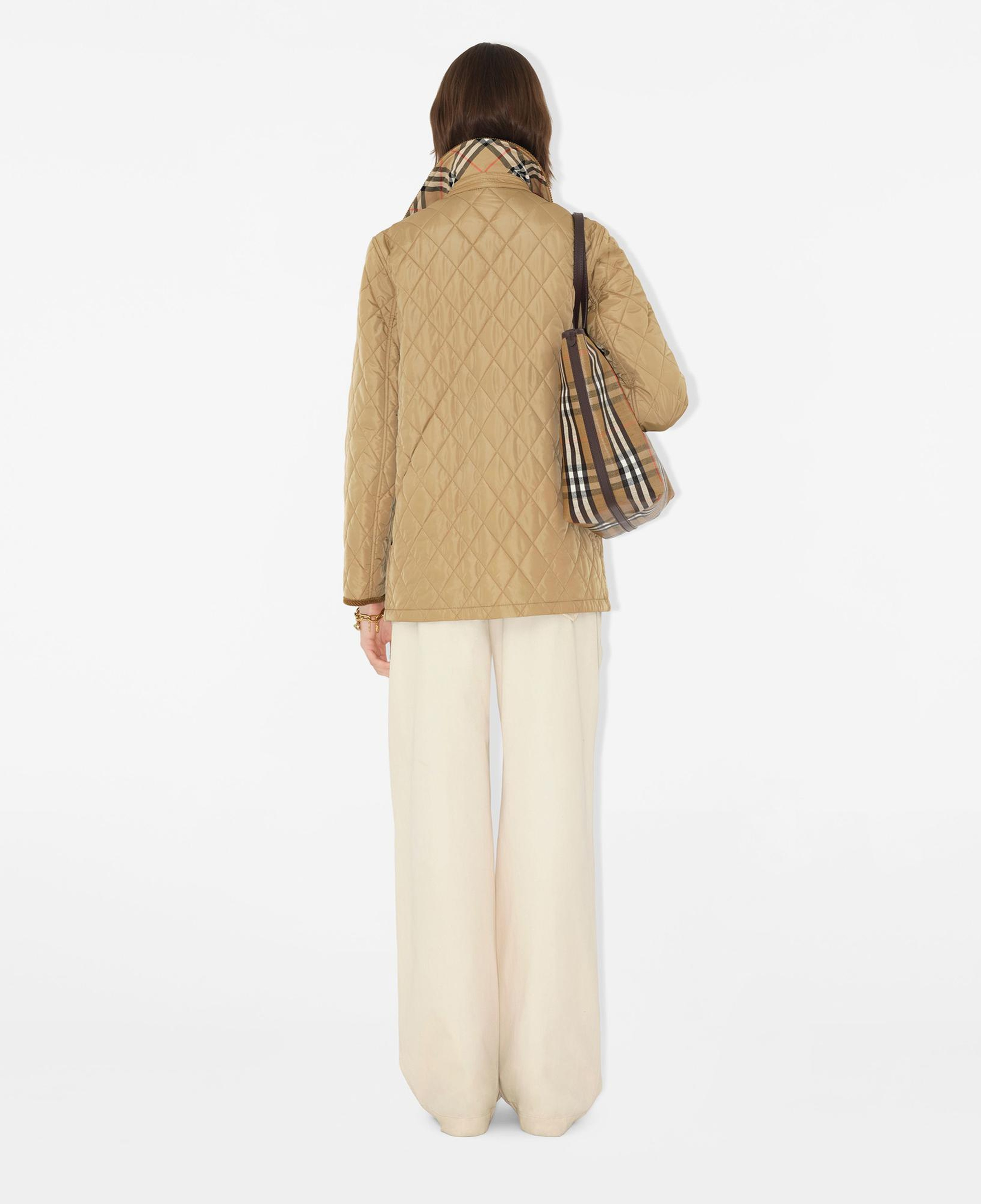 Burberry Quilted Nylon Barn Kadın Bej Mont