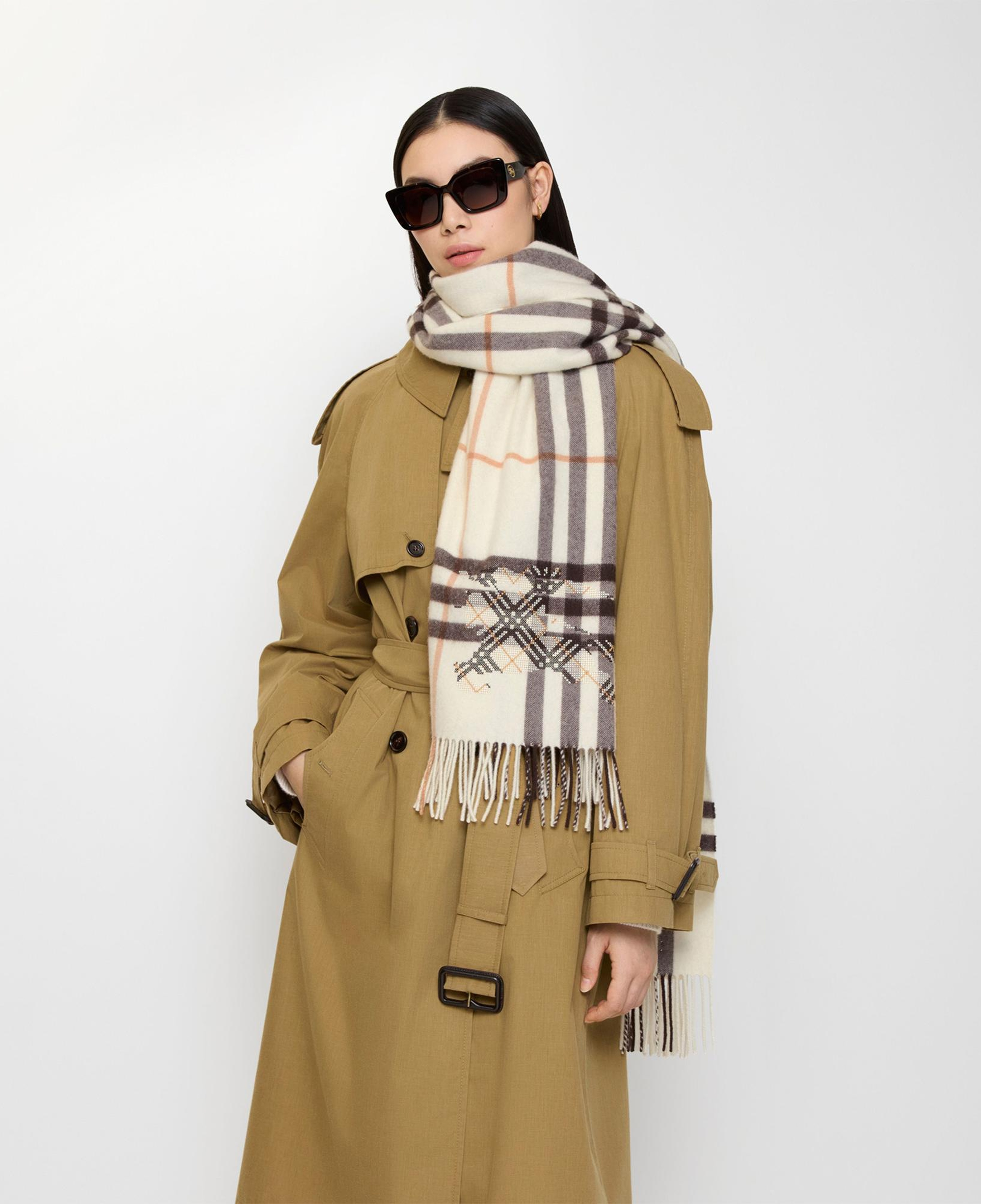 Burberry Chck Ekd X Stıtch Kadın Beyaz Atkı