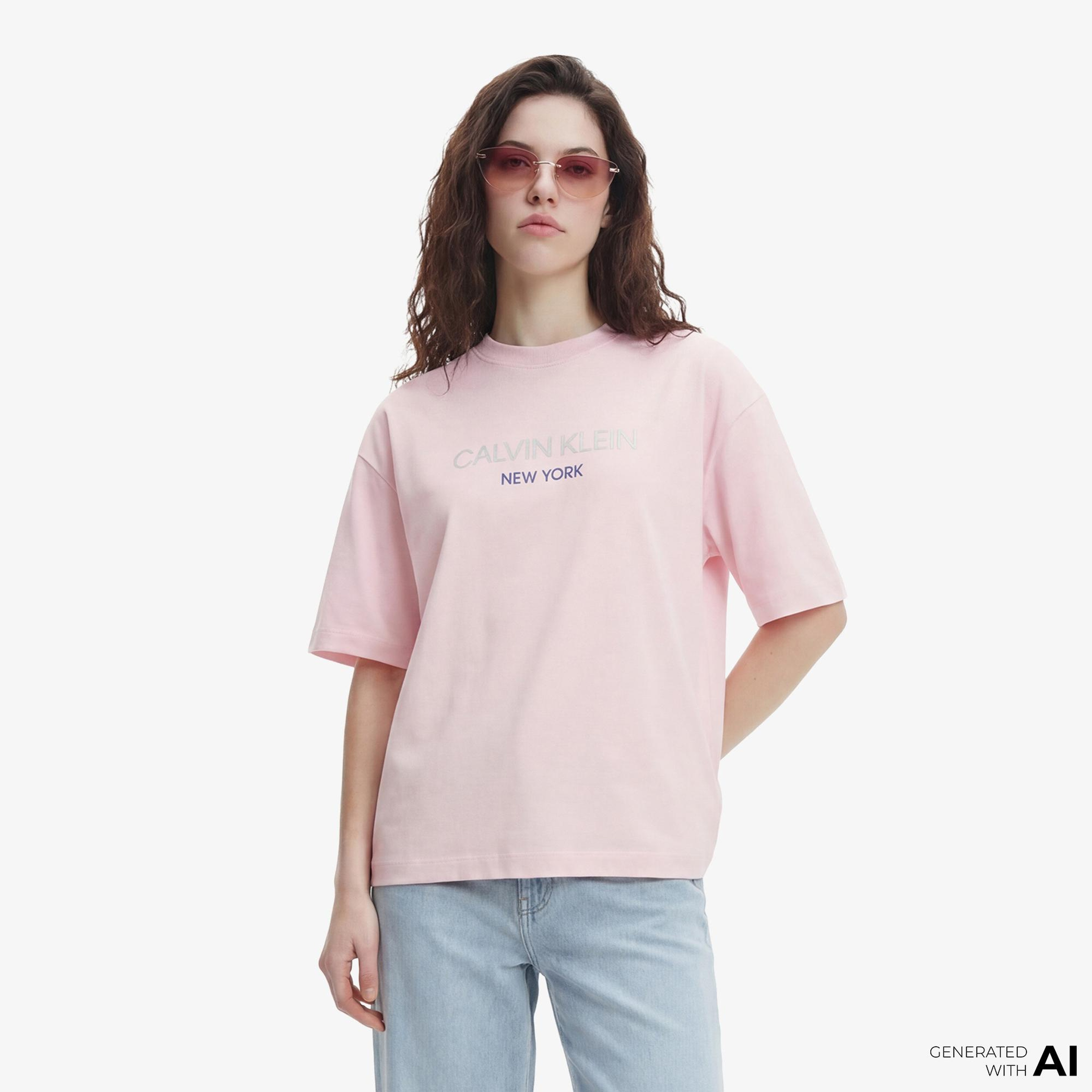 Calvin Klein Relaxed Sequin Logo Kadın Pembe T-Shirt