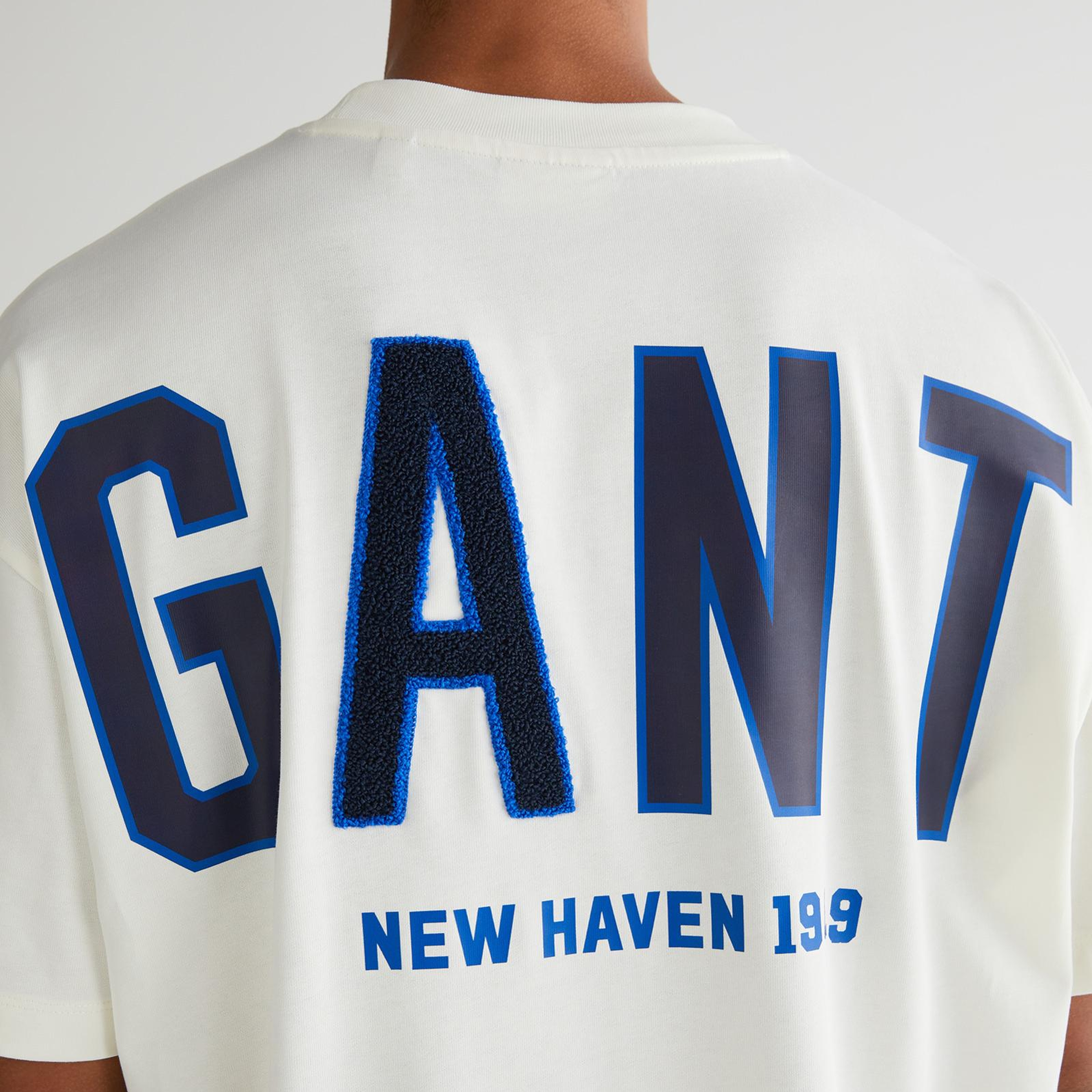 GANT Erkek Krem Relaxed Fit Bisiklet Yaka Logolu T-Shirt