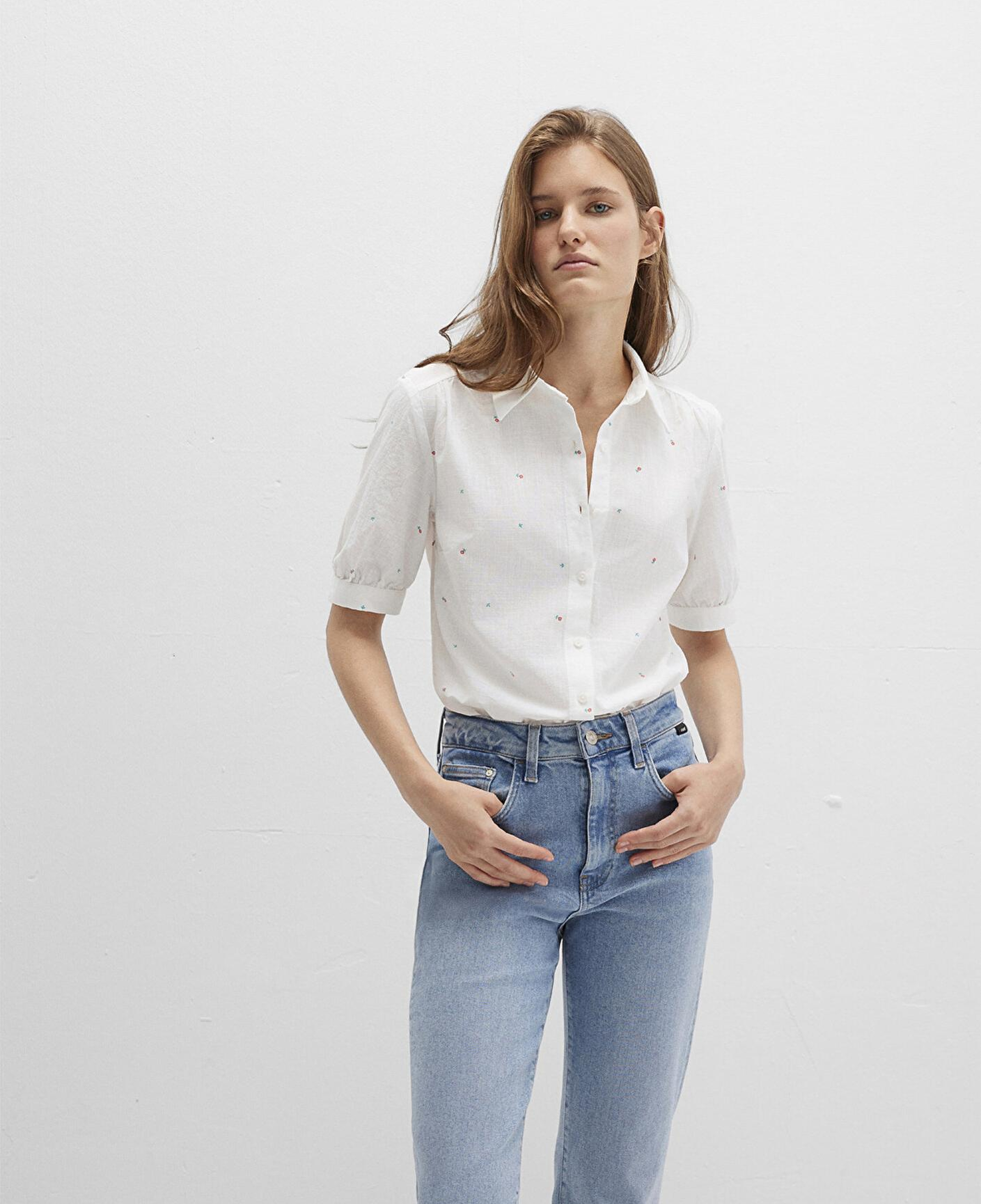 Mavi Çiçek Baskılı Ekru Gömlek Fitted / Vücuda Oturan Kesim 1210060-90701