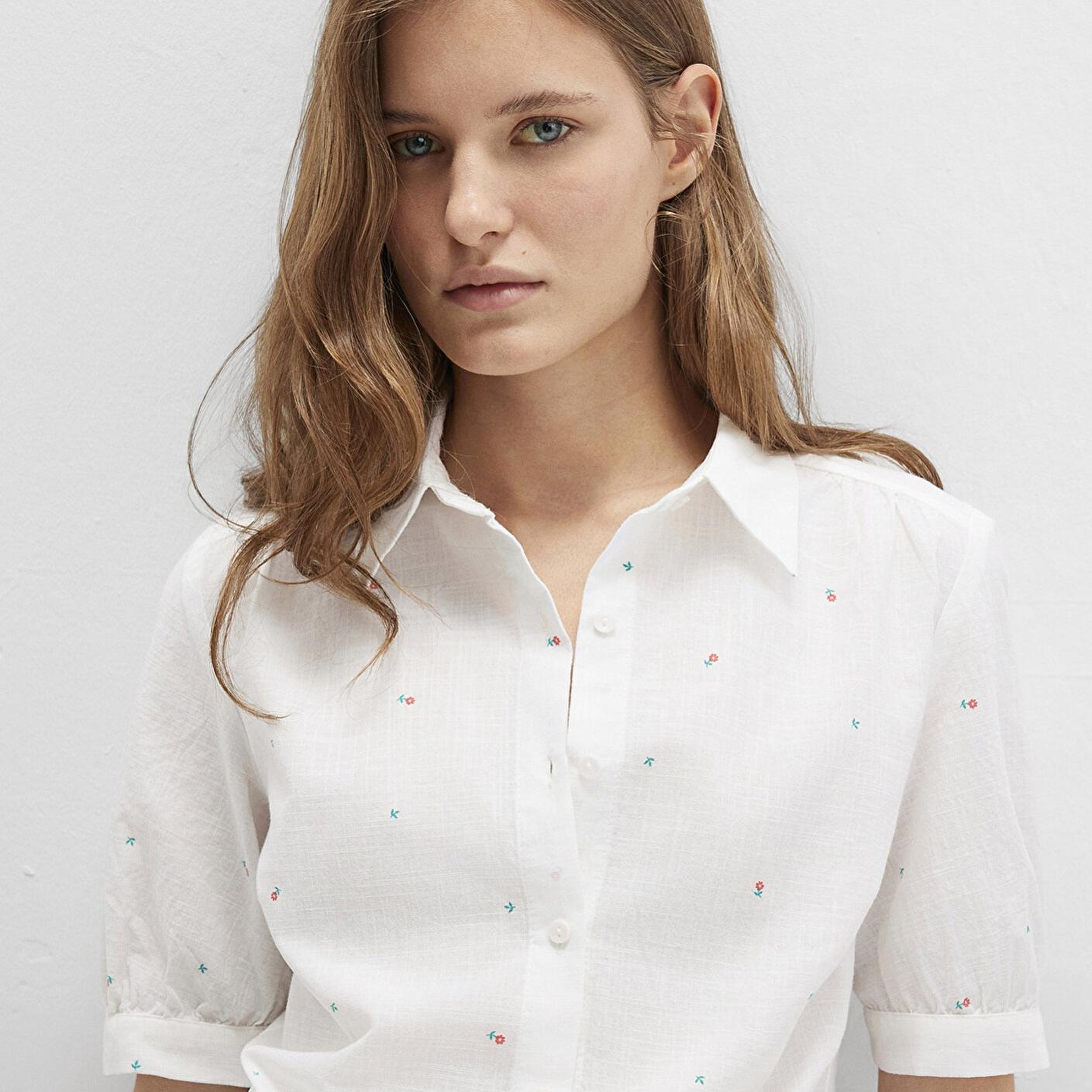 Mavi Çiçek Baskılı Ekru Gömlek Fitted / Vücuda Oturan Kesim 1210060-90701