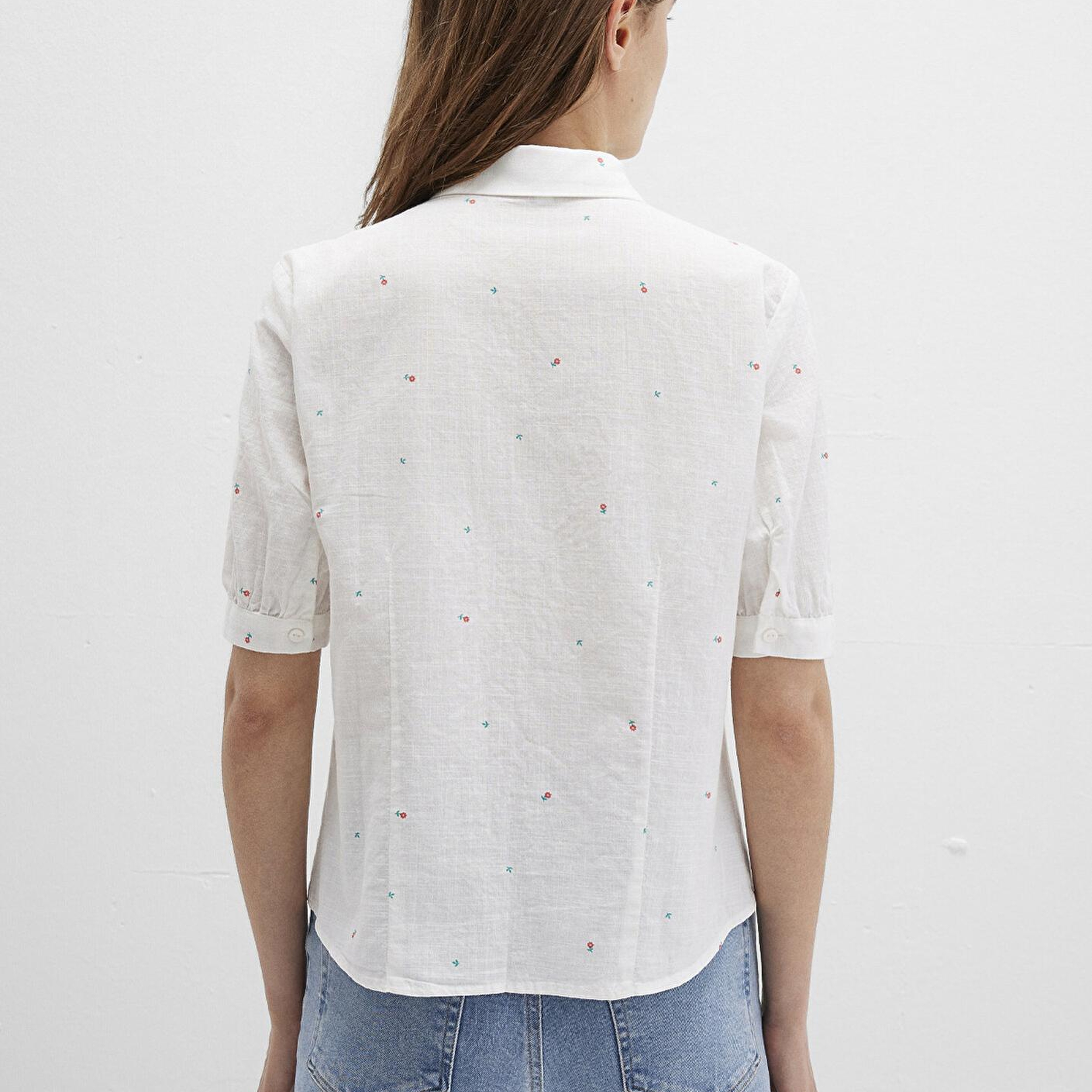 Mavi Çiçek Baskılı Ekru Gömlek Fitted / Vücuda Oturan Kesim 1210060-90701