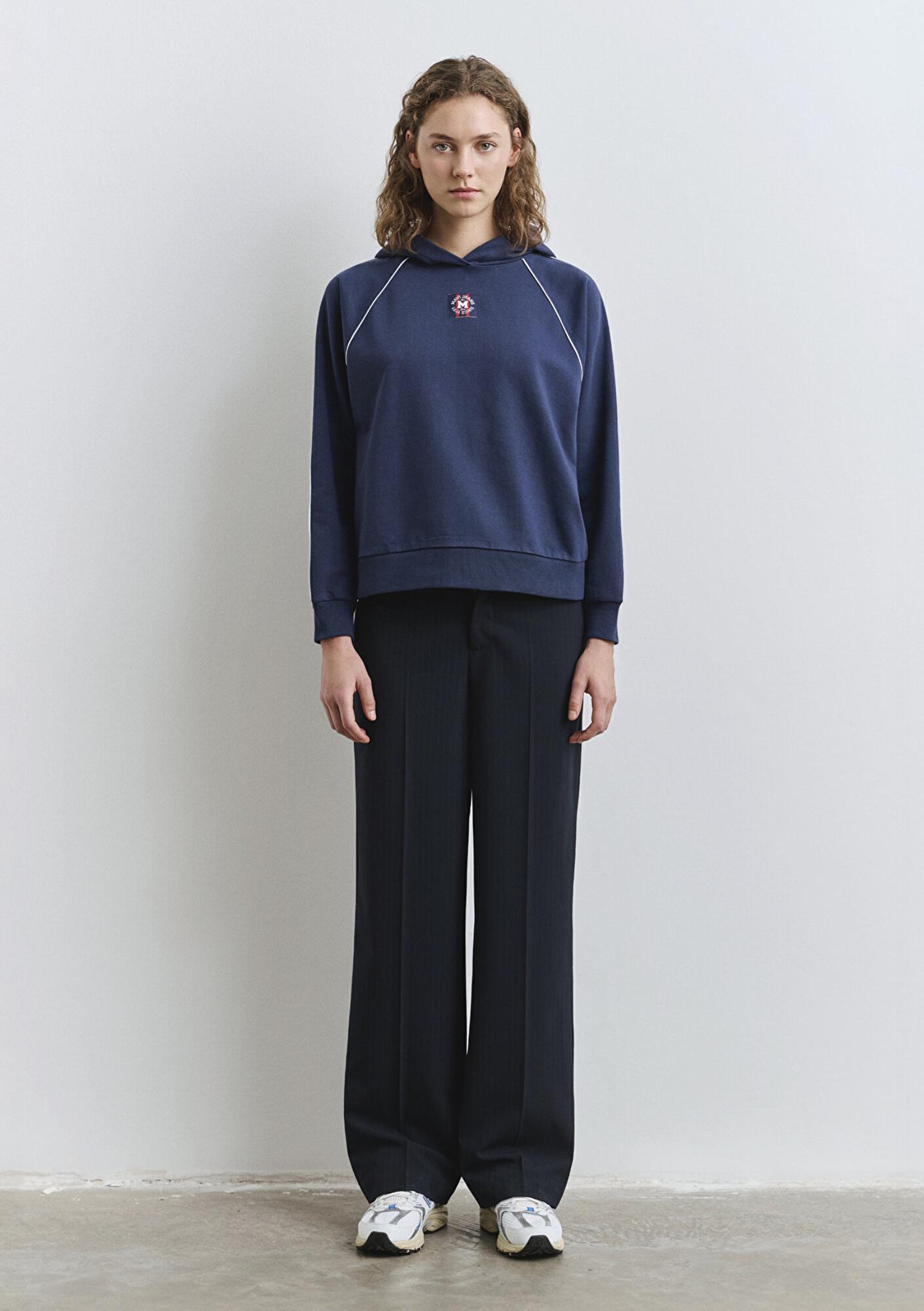 Mavi Biye Detaylı Kapüşonlu Lacivert Sweatshirt 1S10362-87518