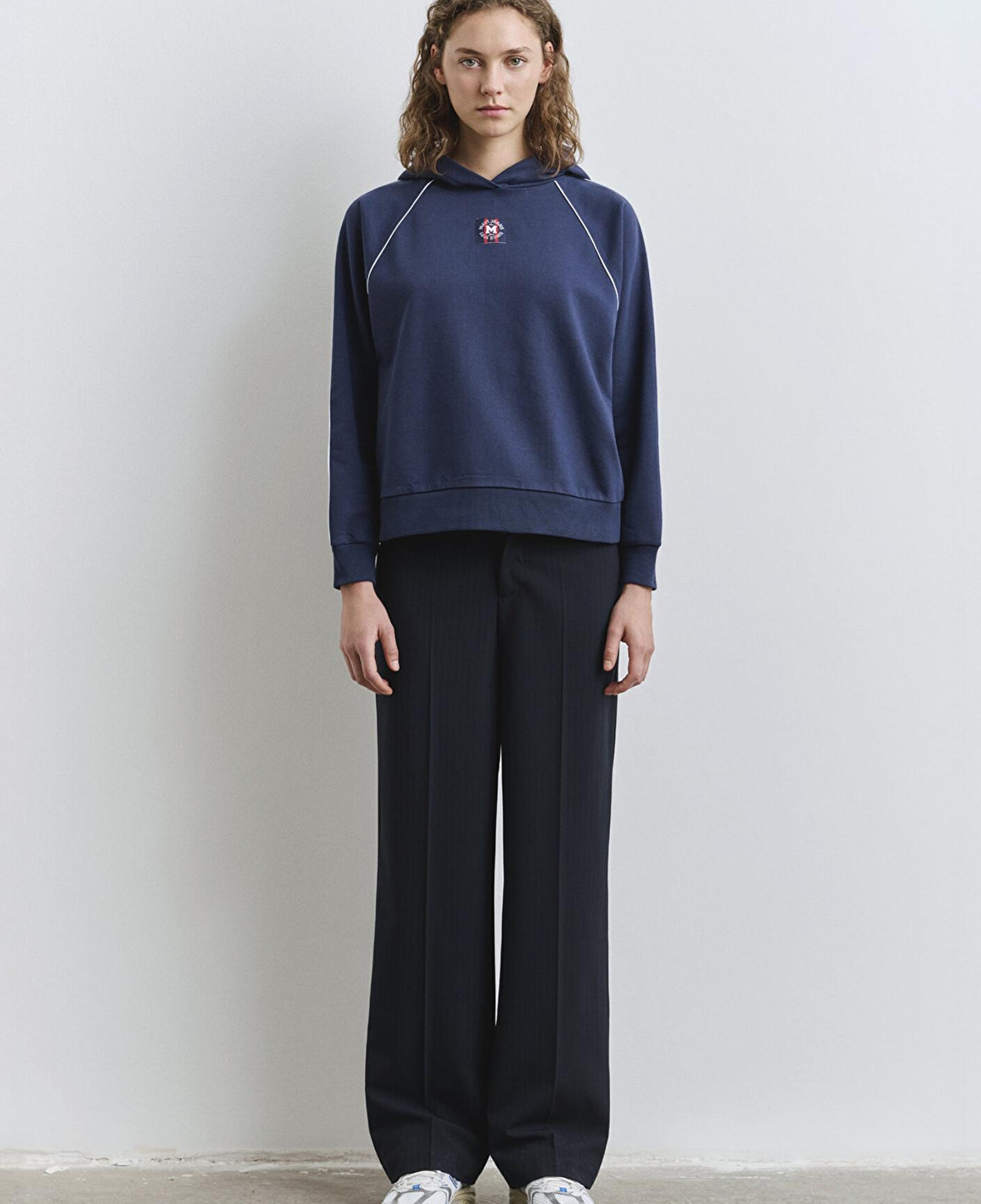 Mavi Biye Detaylı Kapüşonlu Lacivert Sweatshirt 1S10362-87518