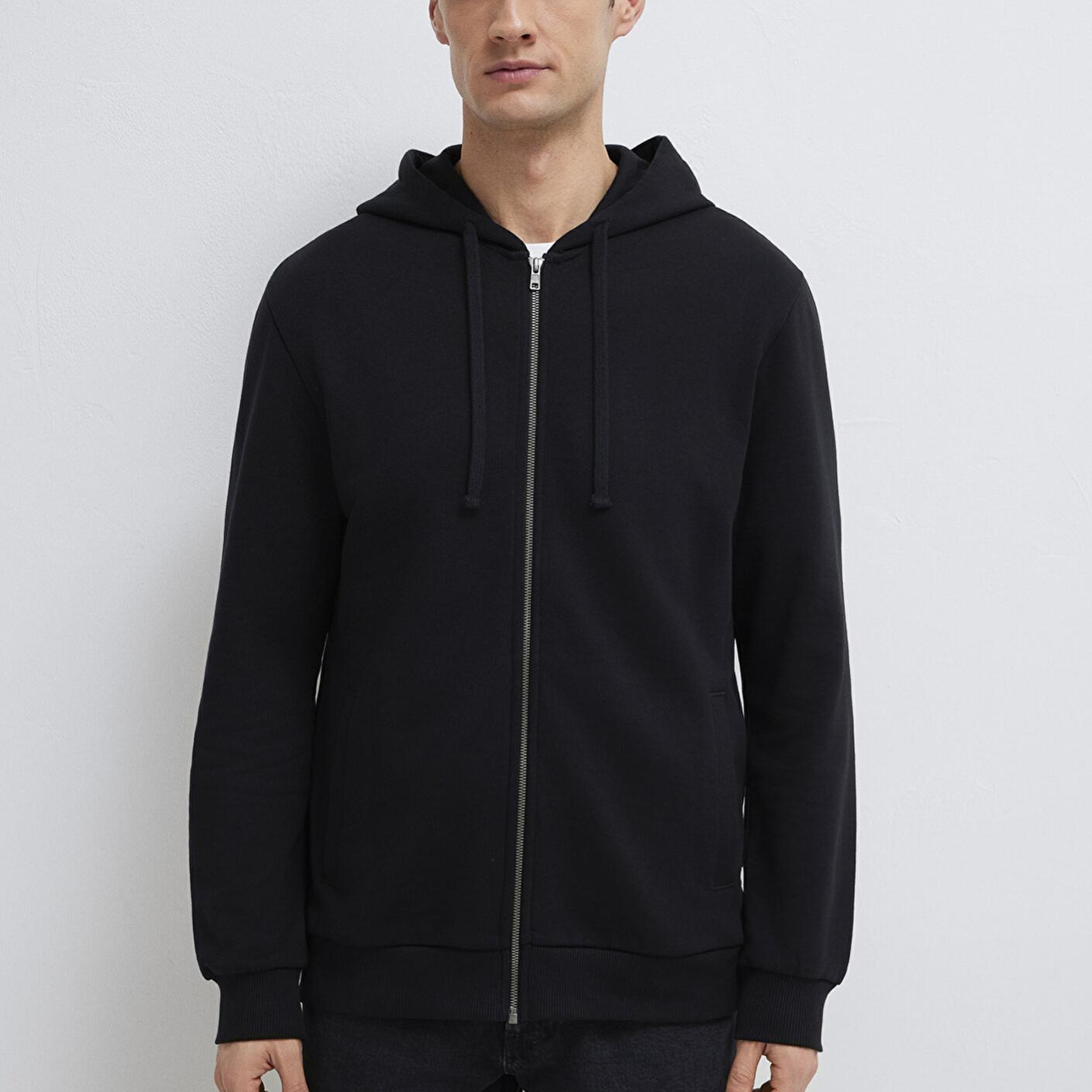 Mavi Kapüşonlu Fermuarlı Siyah Sweatshirt 0S10423-900