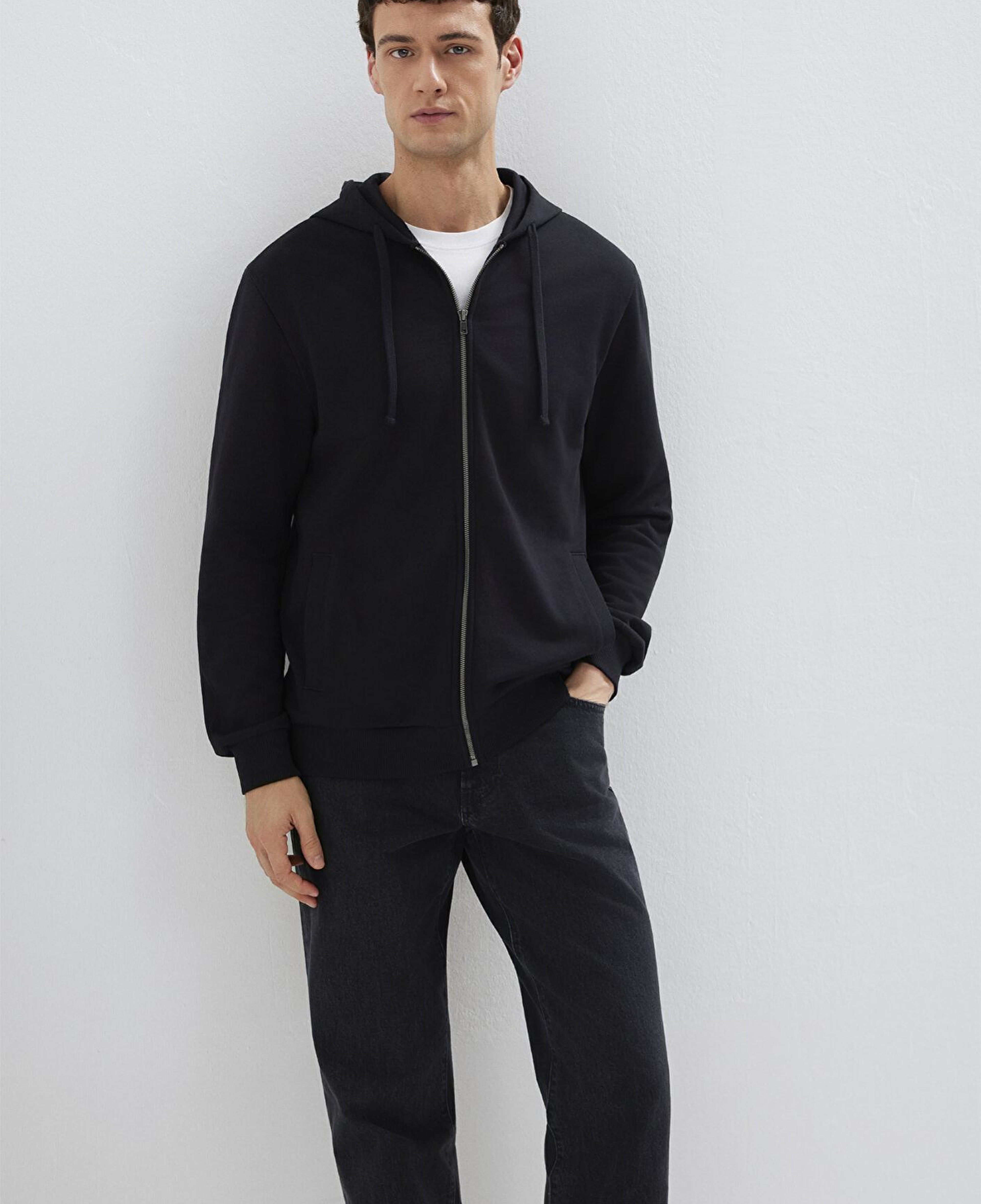 Mavi Kapüşonlu Fermuarlı Siyah Sweatshirt 0S10423-900