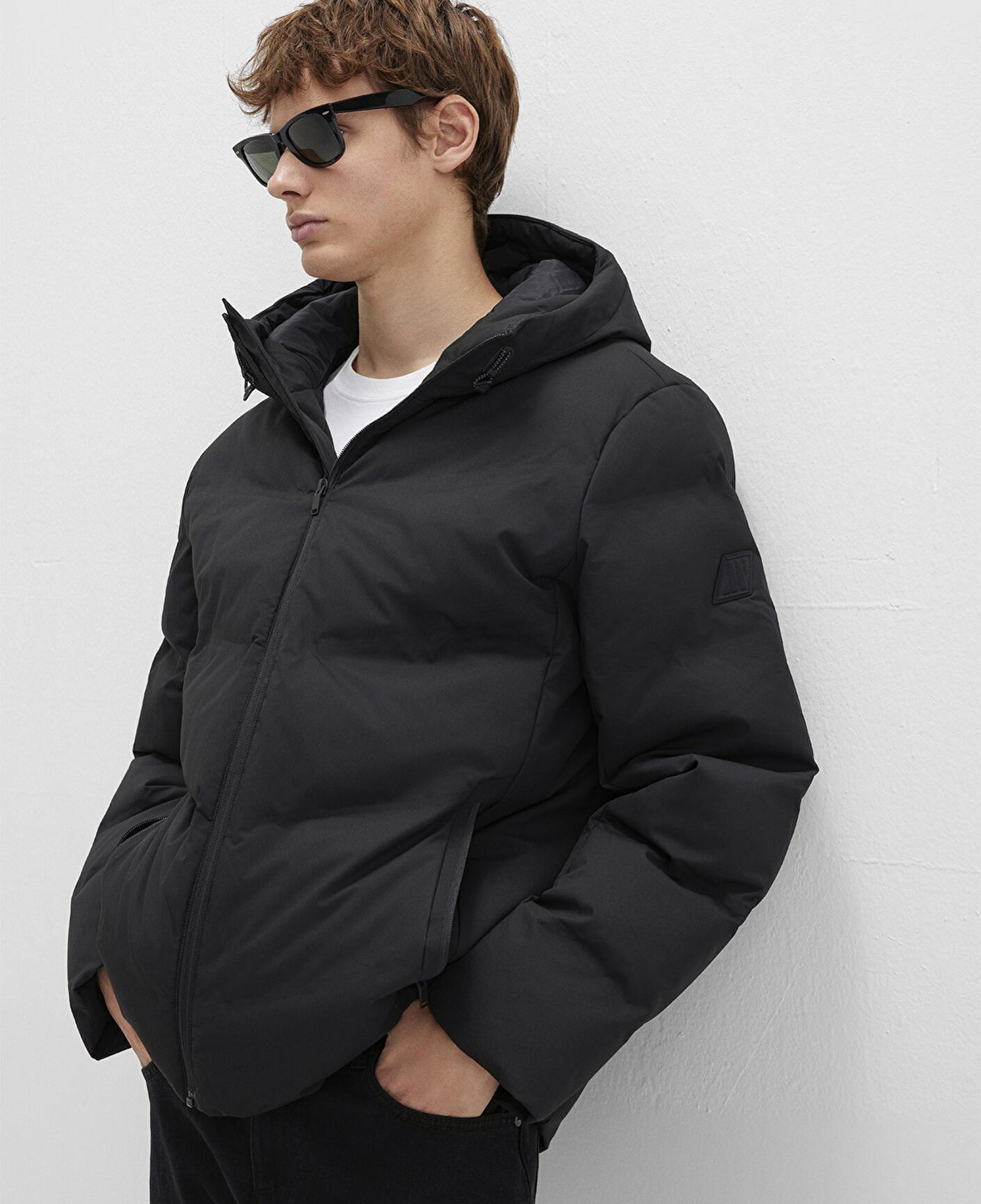 Mavi Su İtici Kapüşonlu Siyah Şişme Mont 0110651-71379