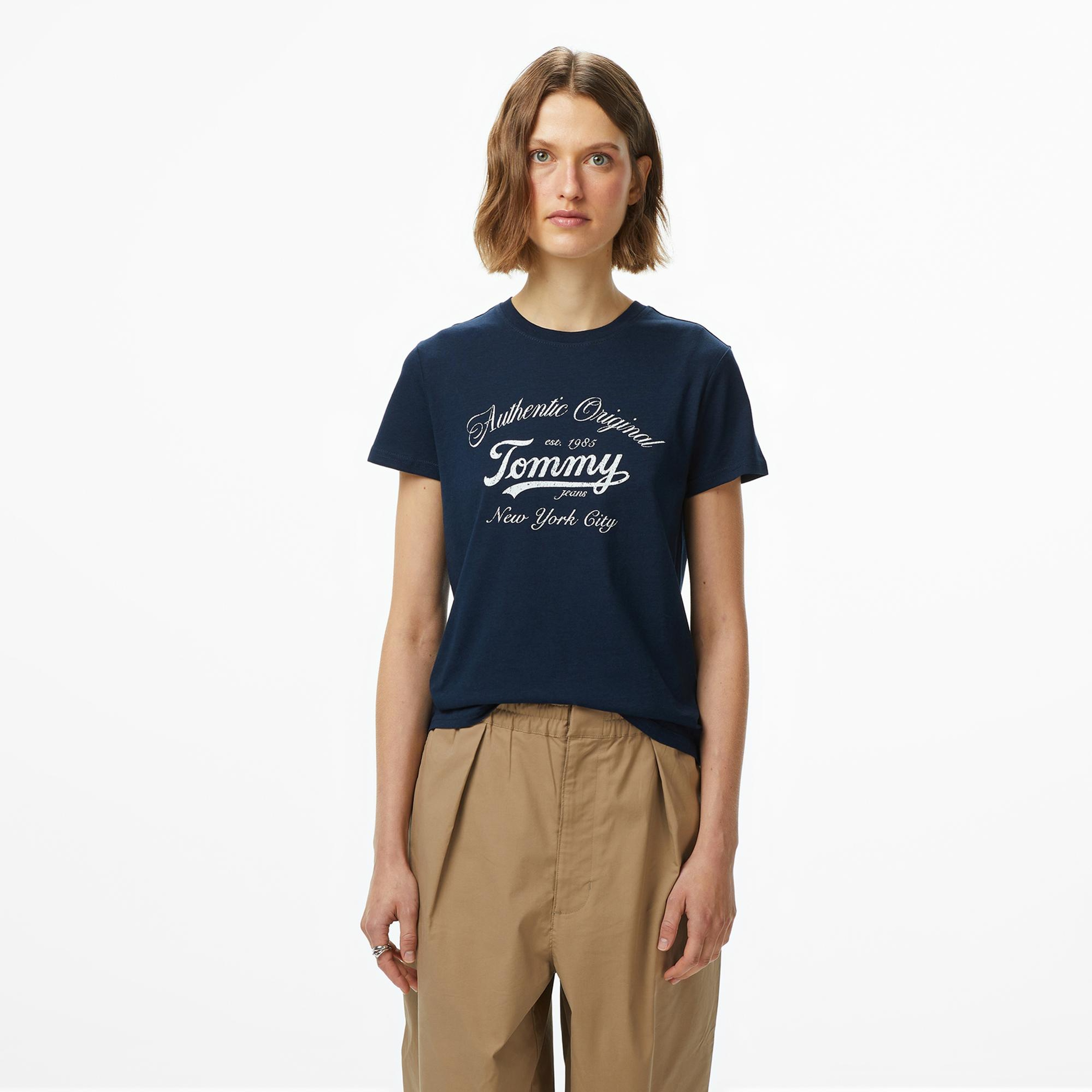 Tommy Jeans Regular Essential Logo Kadın Lacivert T-Shirt