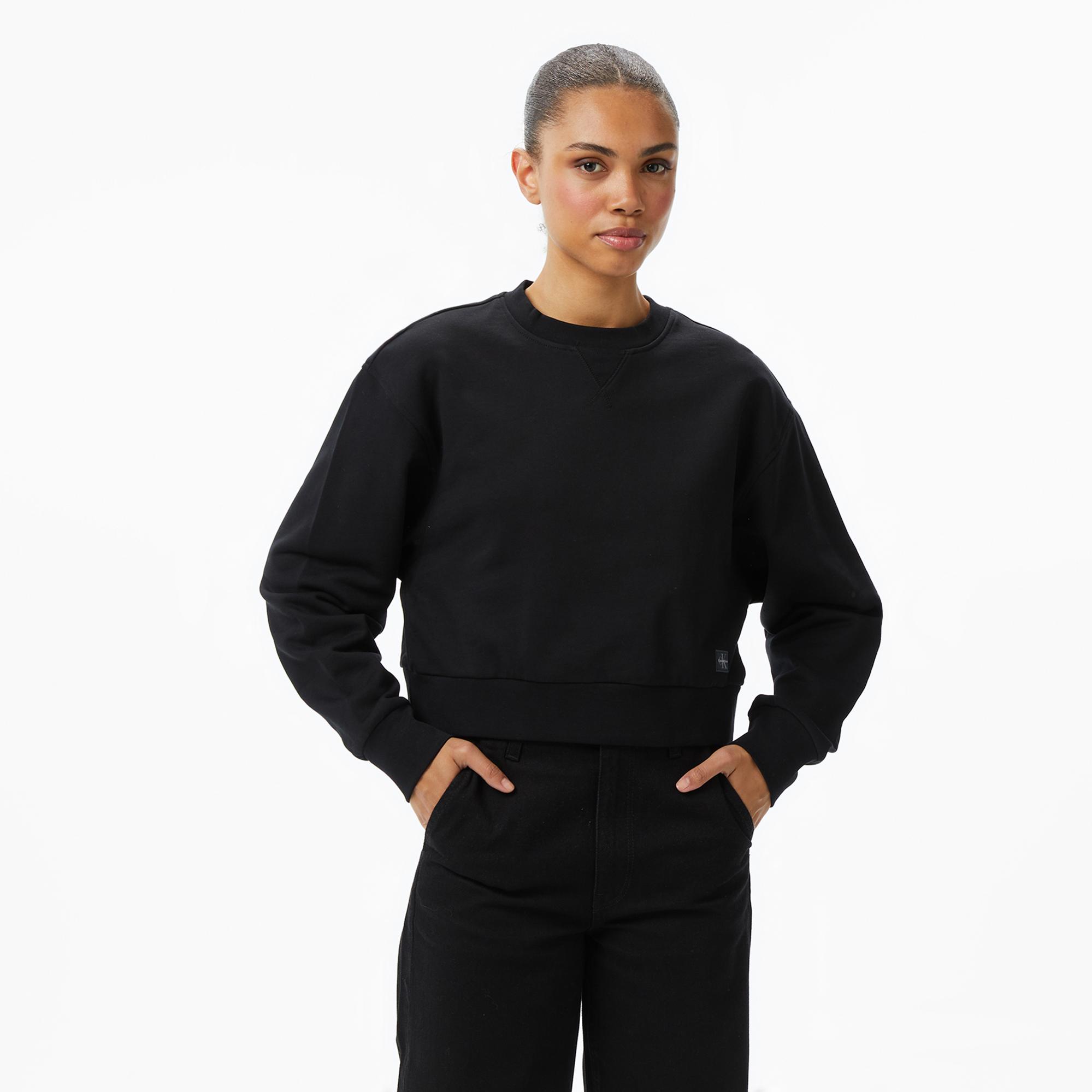 Calvin Klein Cropped Badge Logo Kadın Siyah Sweatshirt