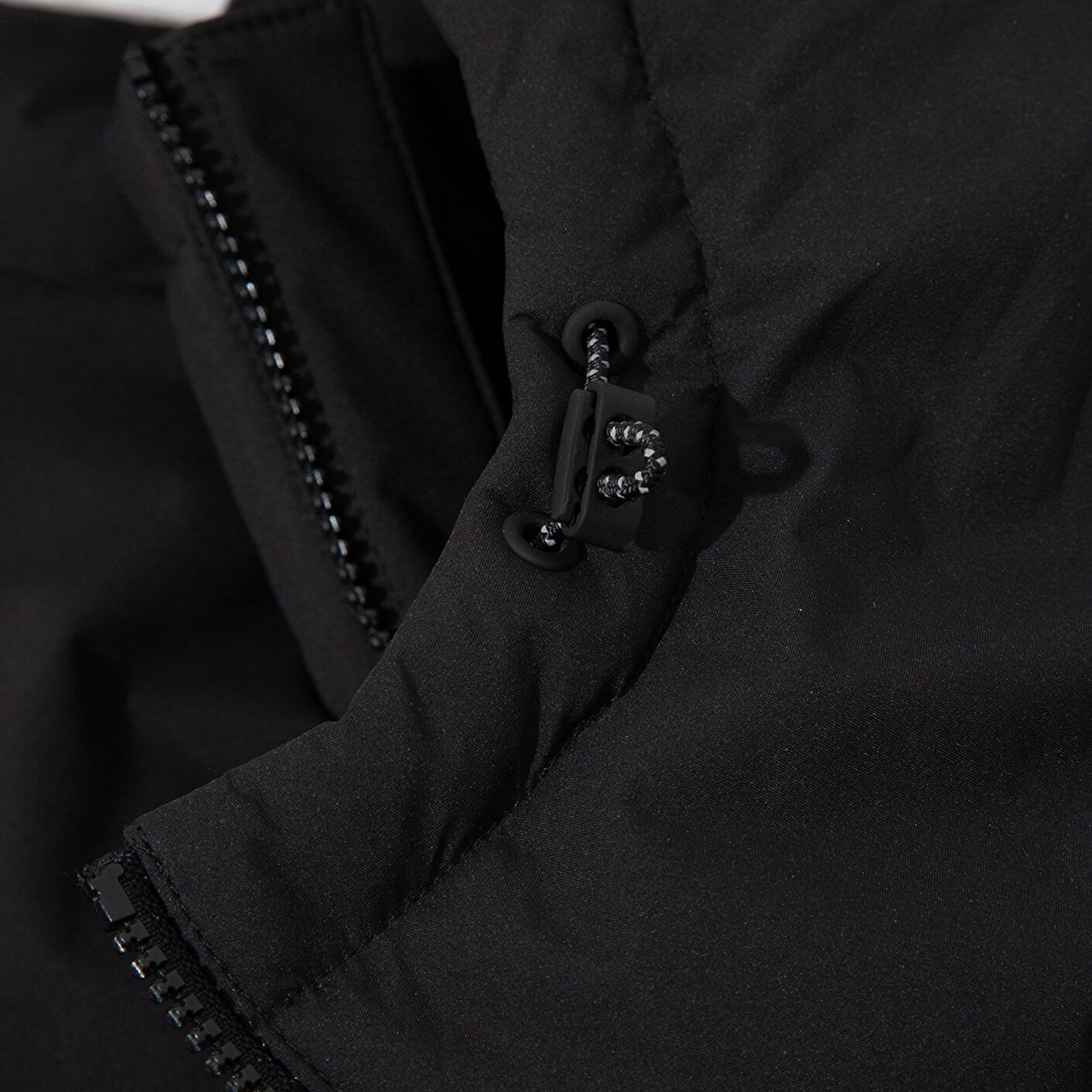 Mavi Su İtici Kapüşonlu Siyah Şişme Mont 0110463-900