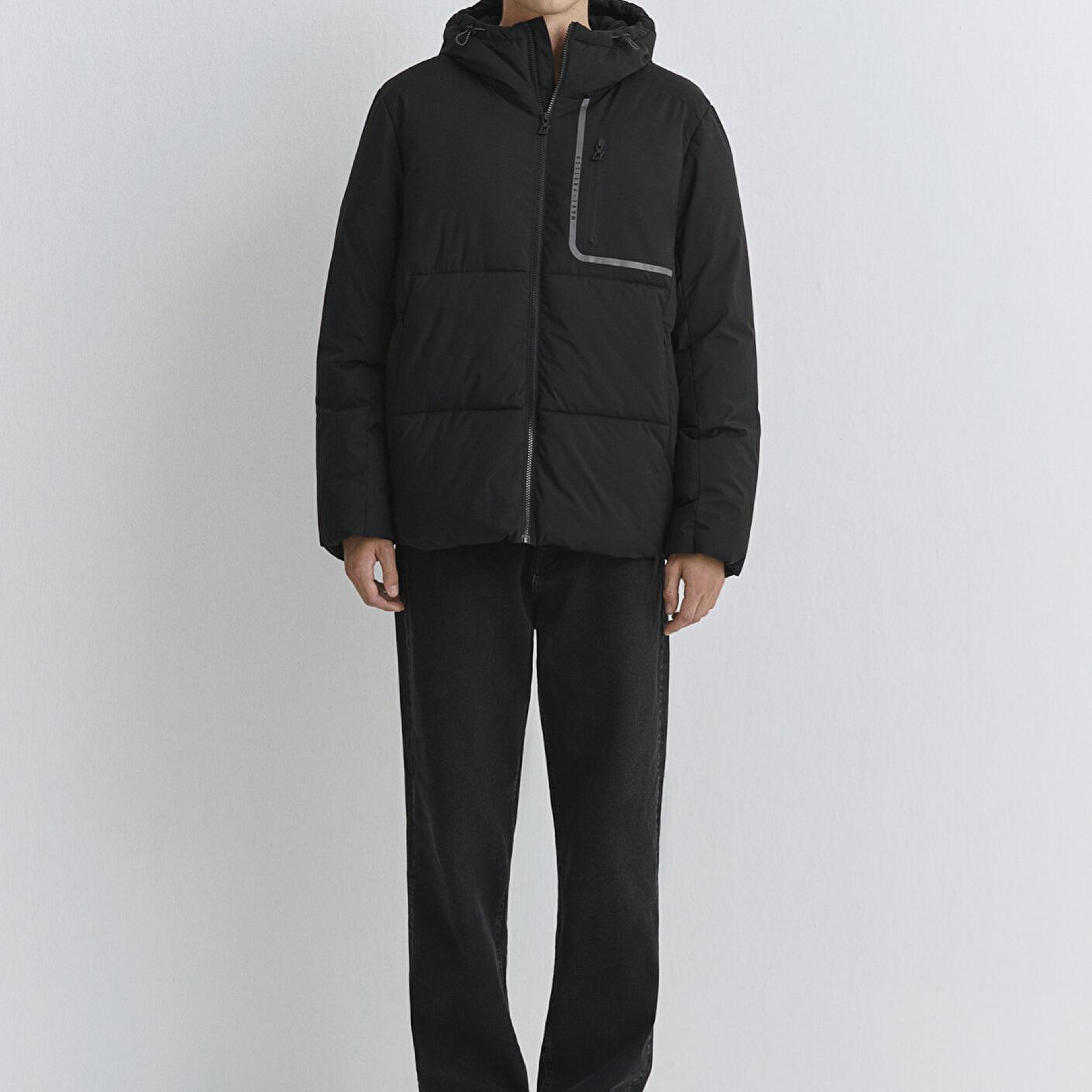 Mavi Su İtici Kapüşonlu Siyah Şişme Mont 0110463-900