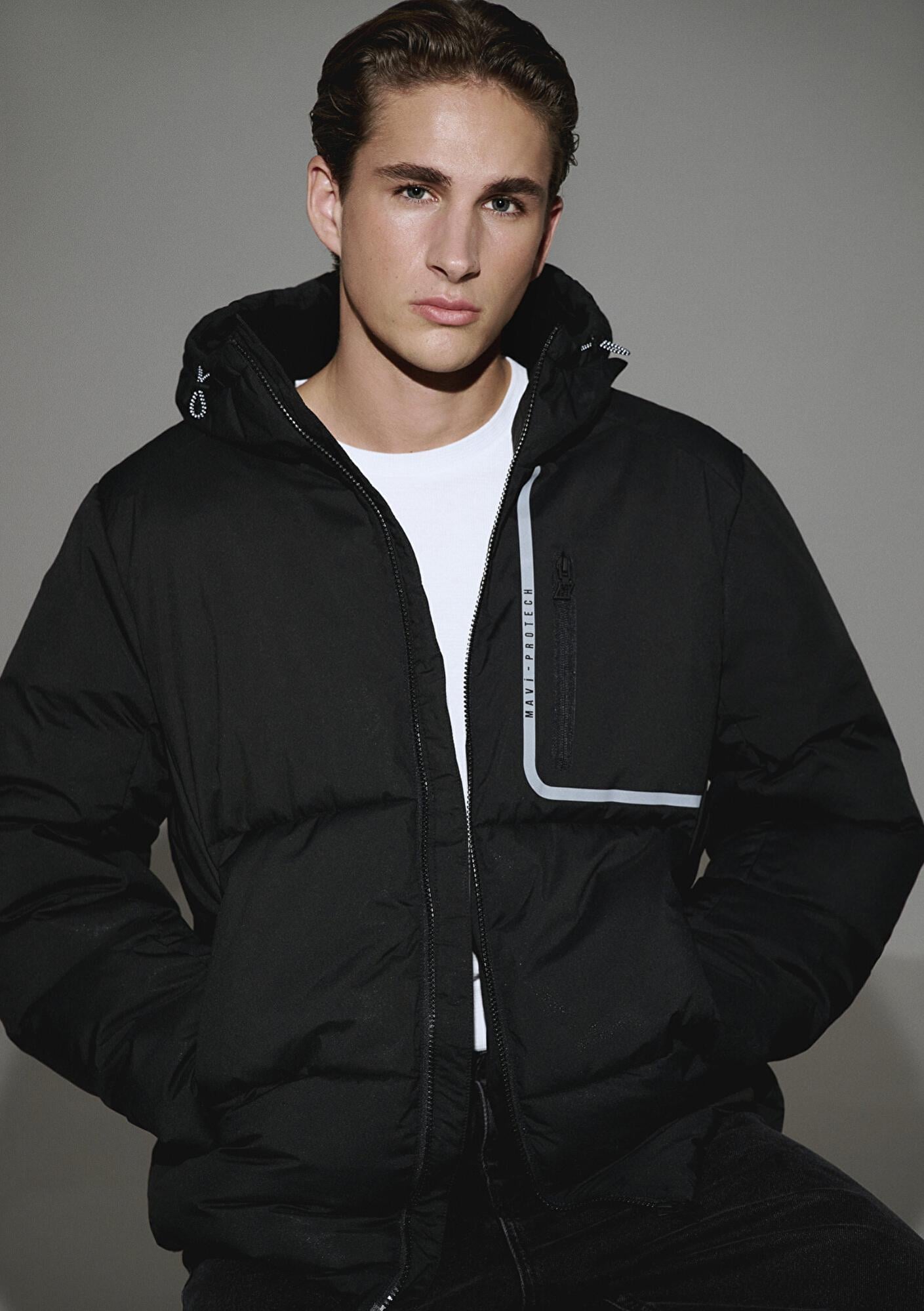 Mavi Su İtici Kapüşonlu Siyah Şişme Mont 0110463-900