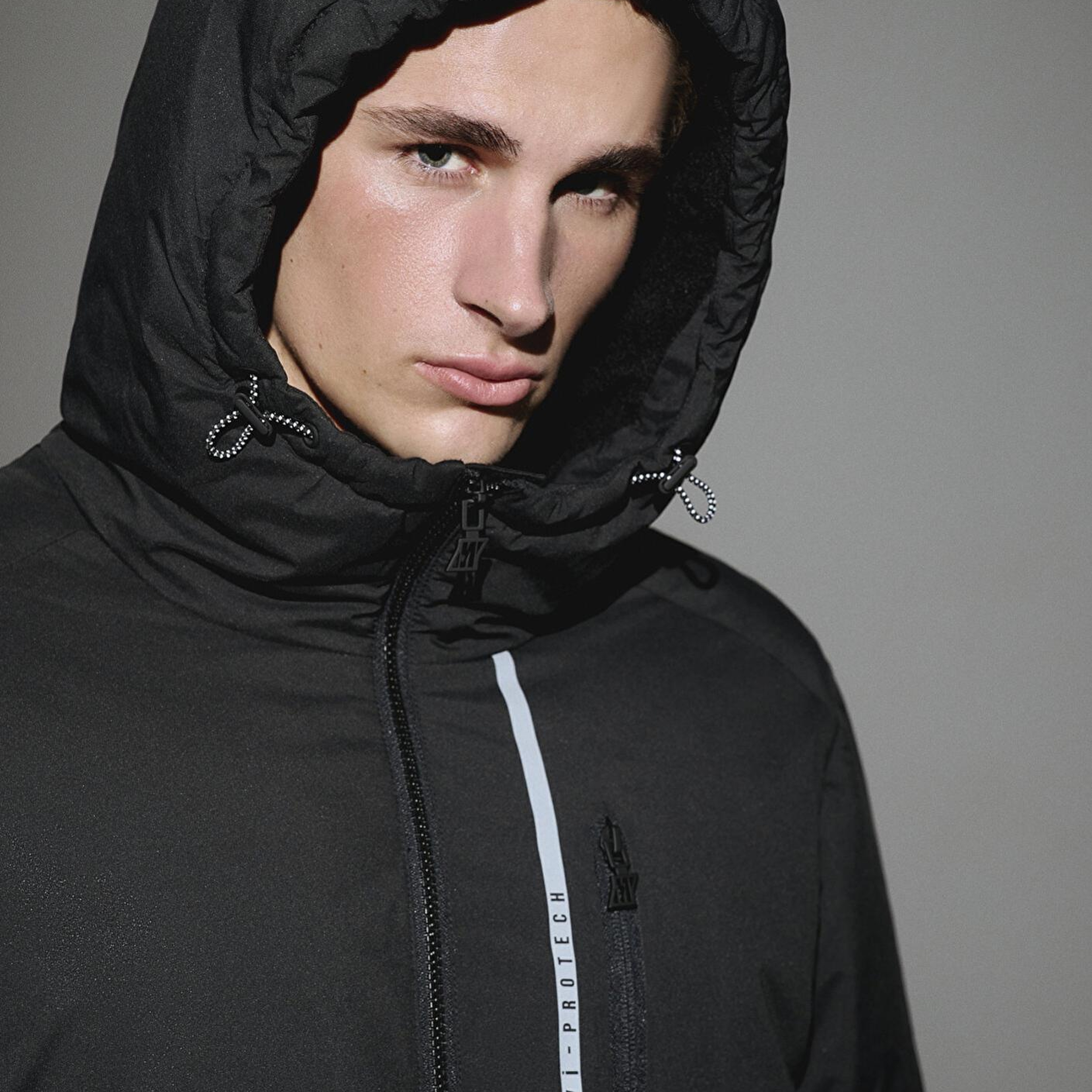 Mavi Su İtici Kapüşonlu Siyah Şişme Mont 0110463-900