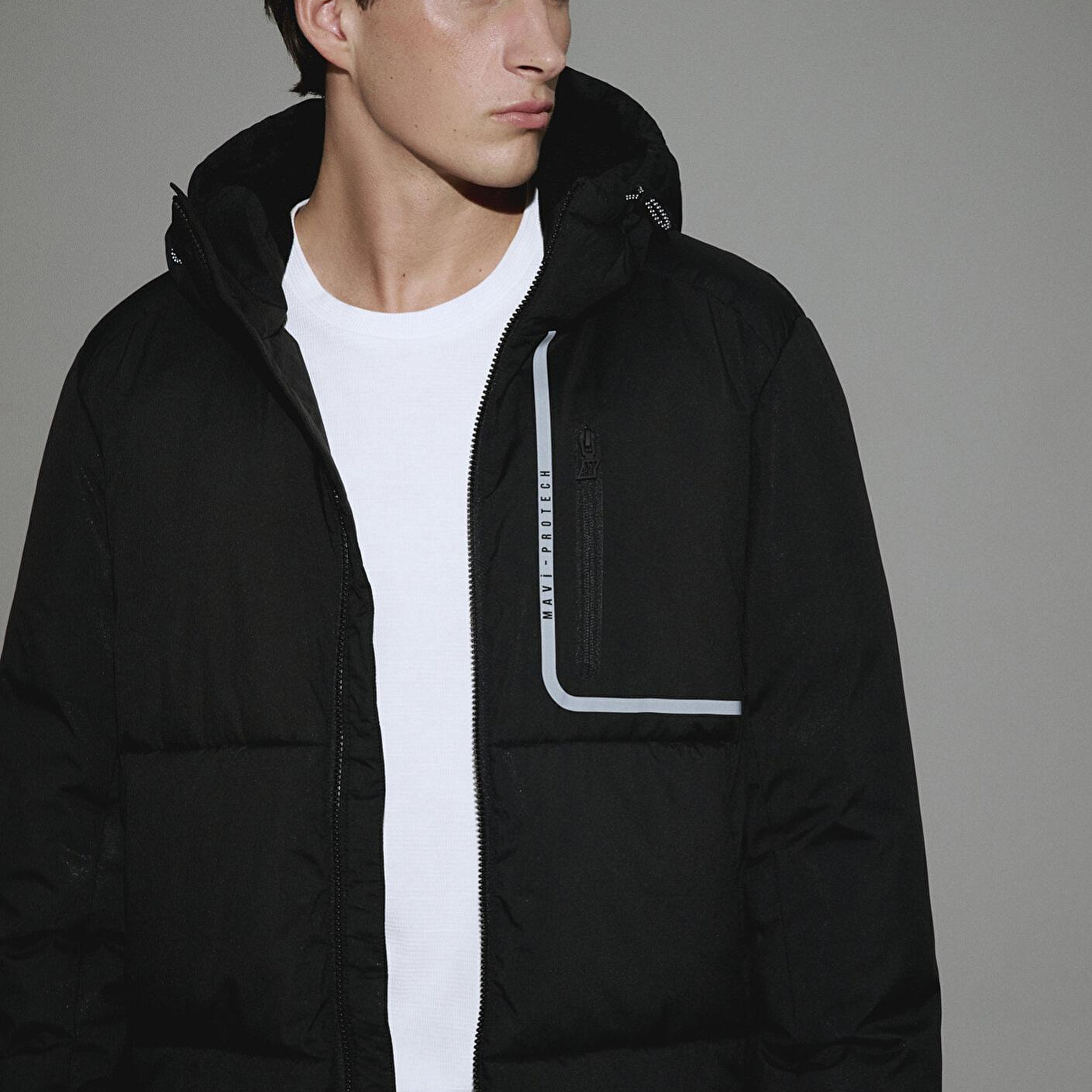 Mavi Su İtici Kapüşonlu Siyah Şişme Mont 0110463-900