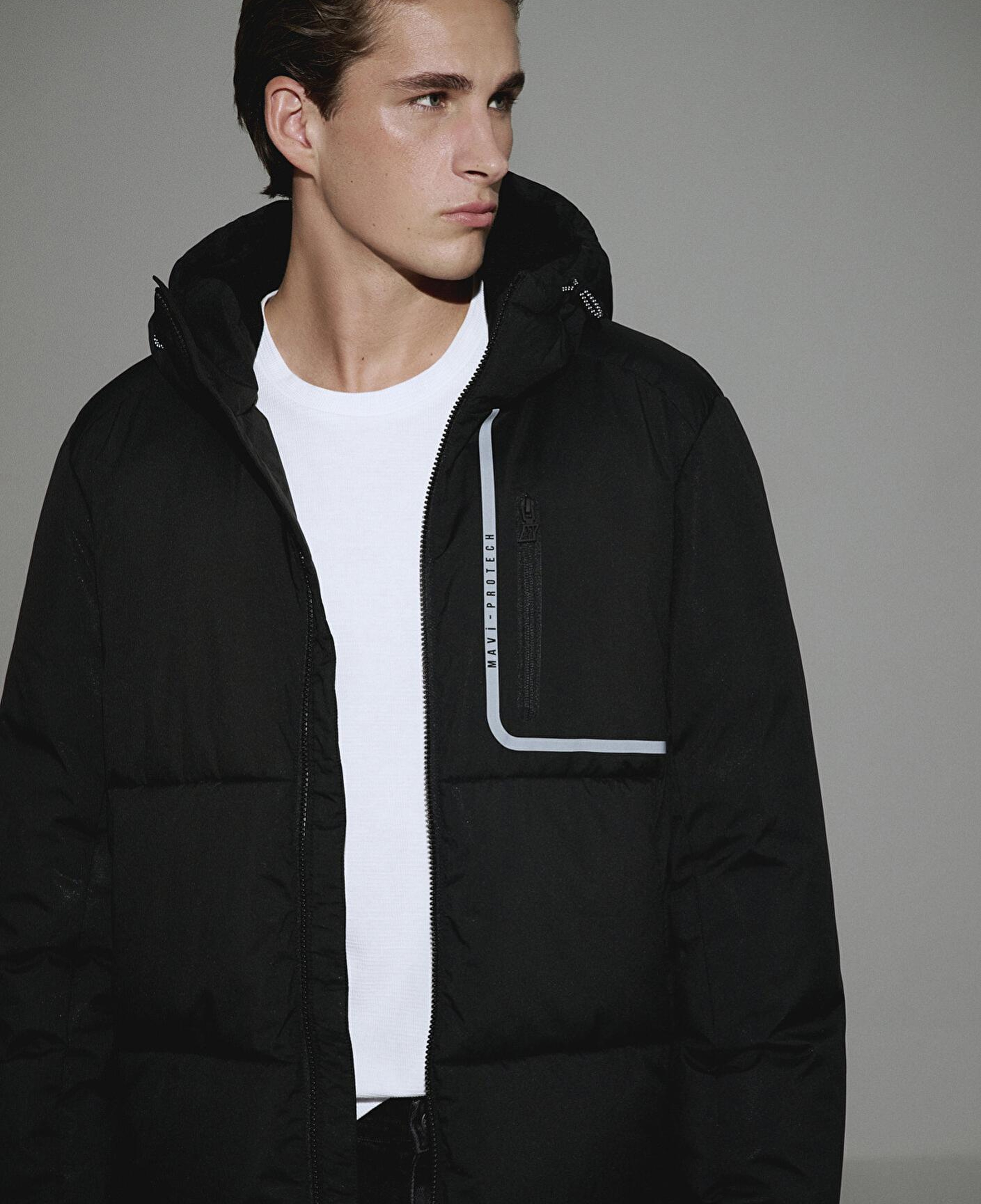 Mavi Su İtici Kapüşonlu Siyah Şişme Mont 0110463-900