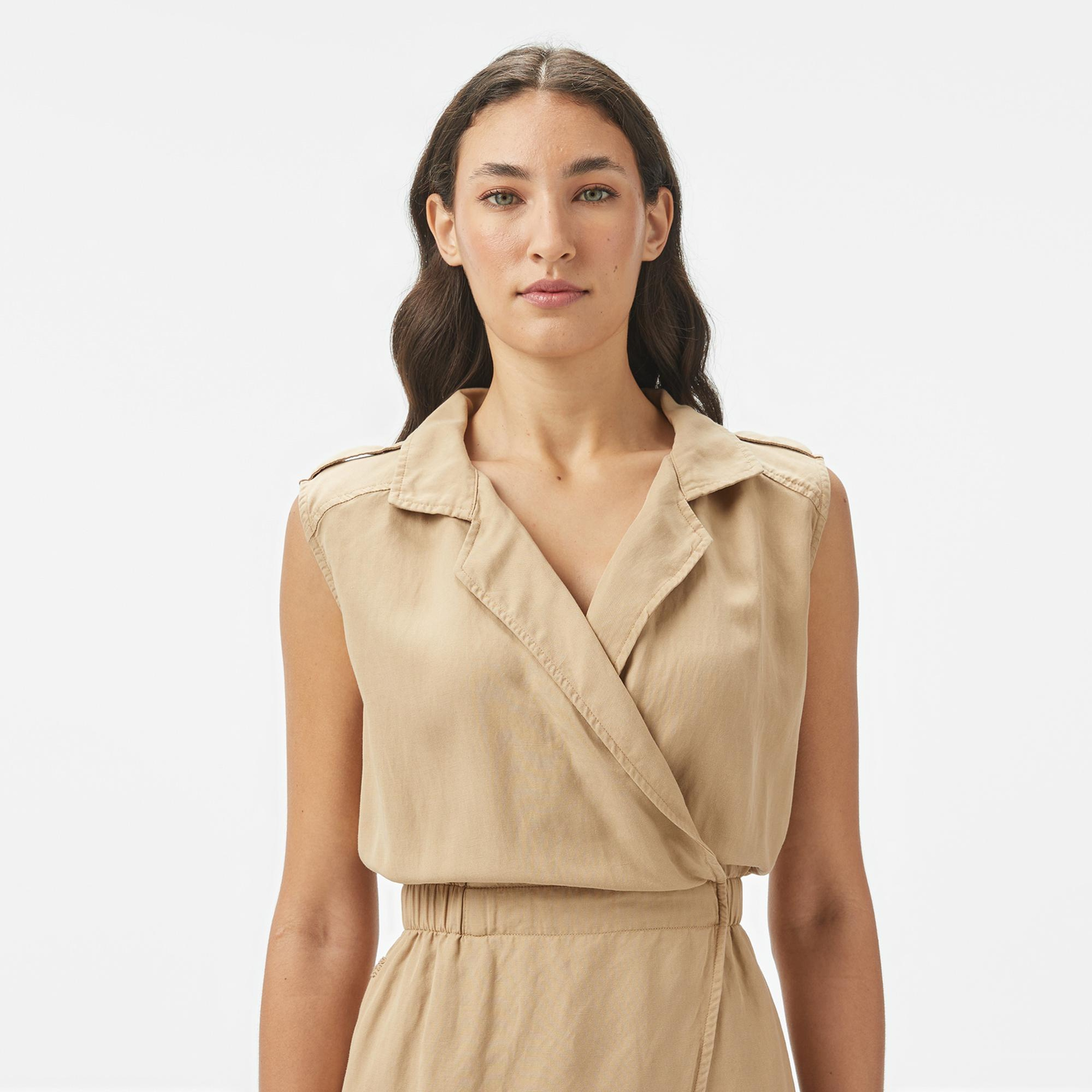 Lacoste Kadın Classic Fit Kolsuz Bej Elbise