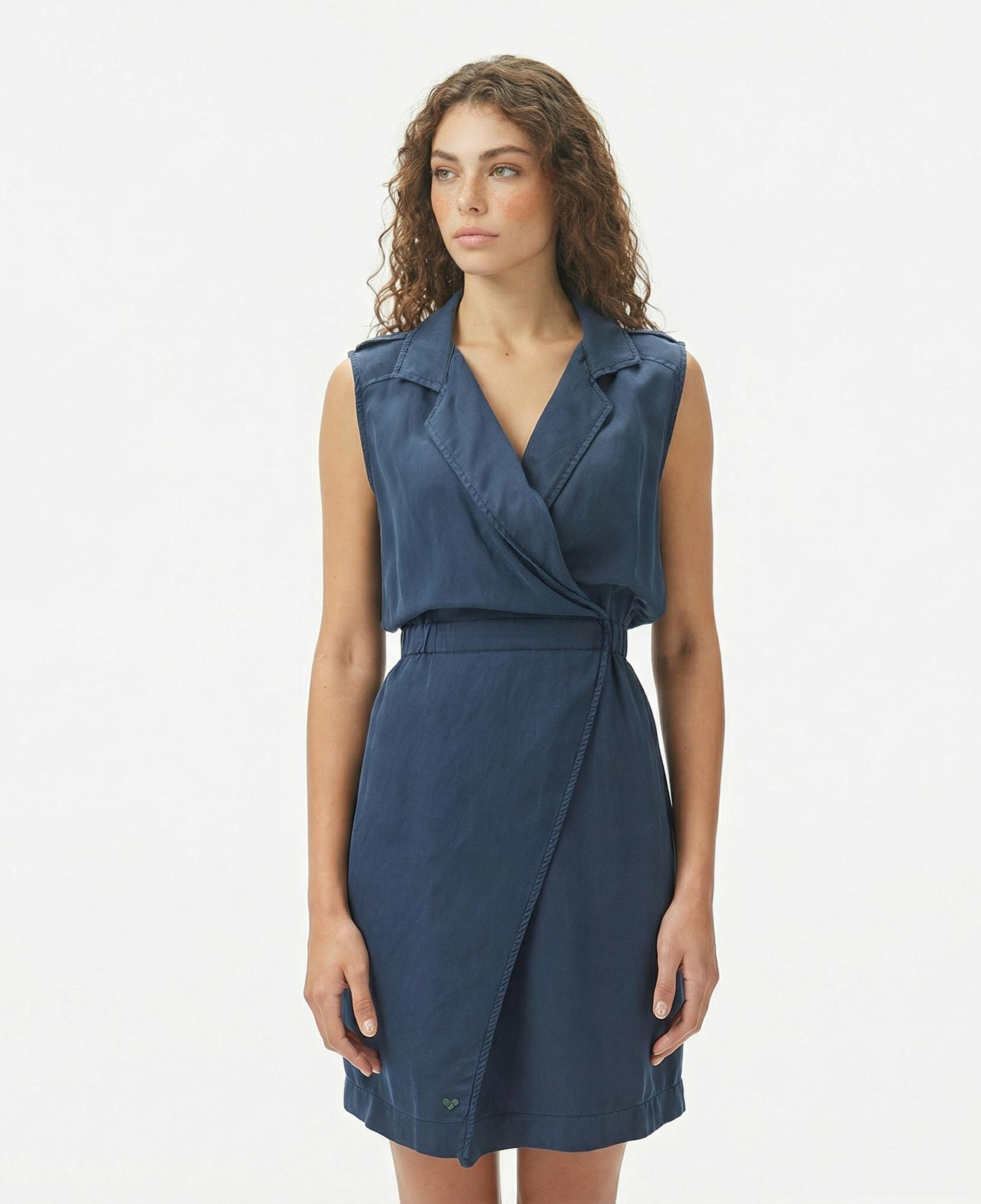 Lacoste Kadın Classic Fit Kolsuz Lacivert Elbise