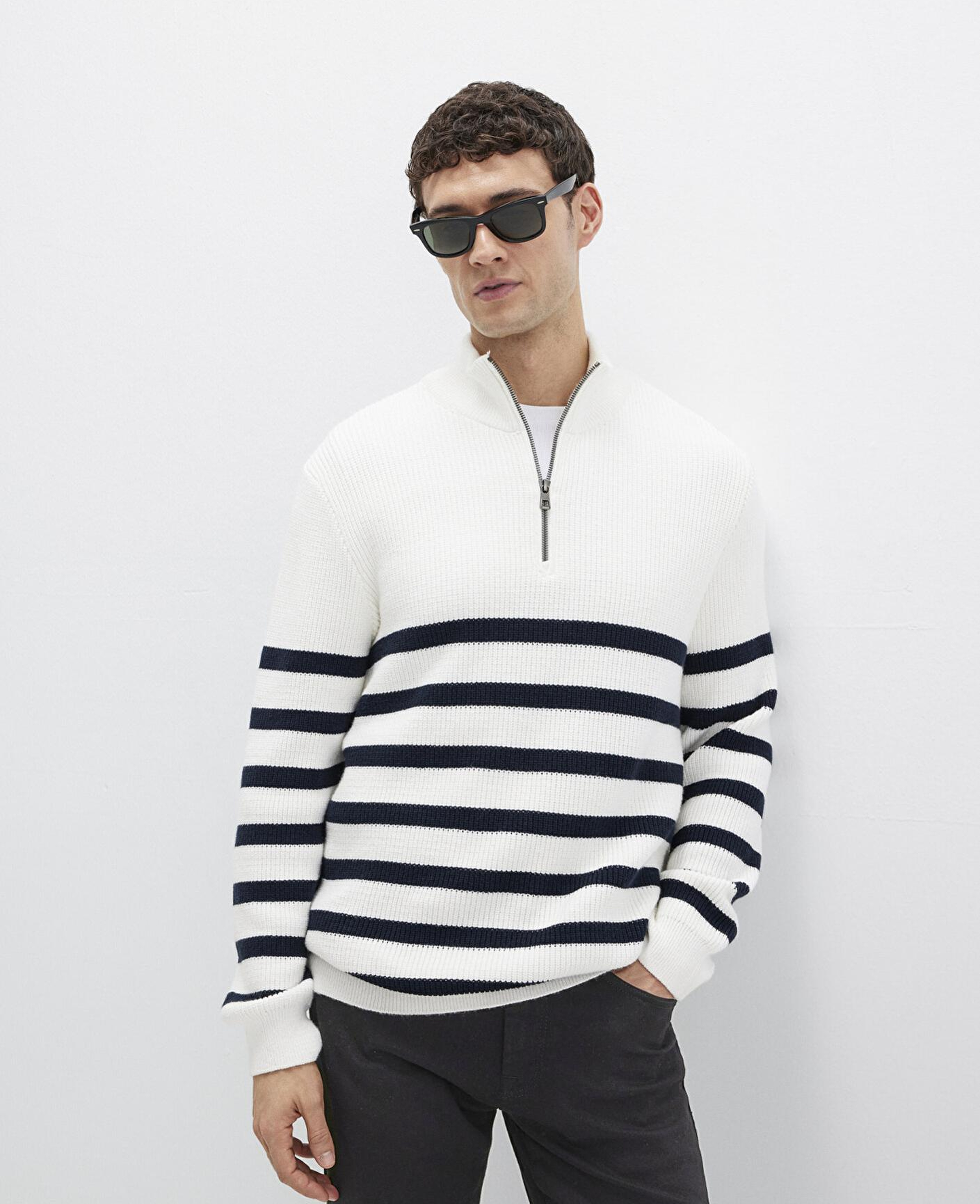 Mavi Yarı Fermuarlı Çizgili Beyaz Kazak Slim Fit / Dar Kesim 0710131-70057