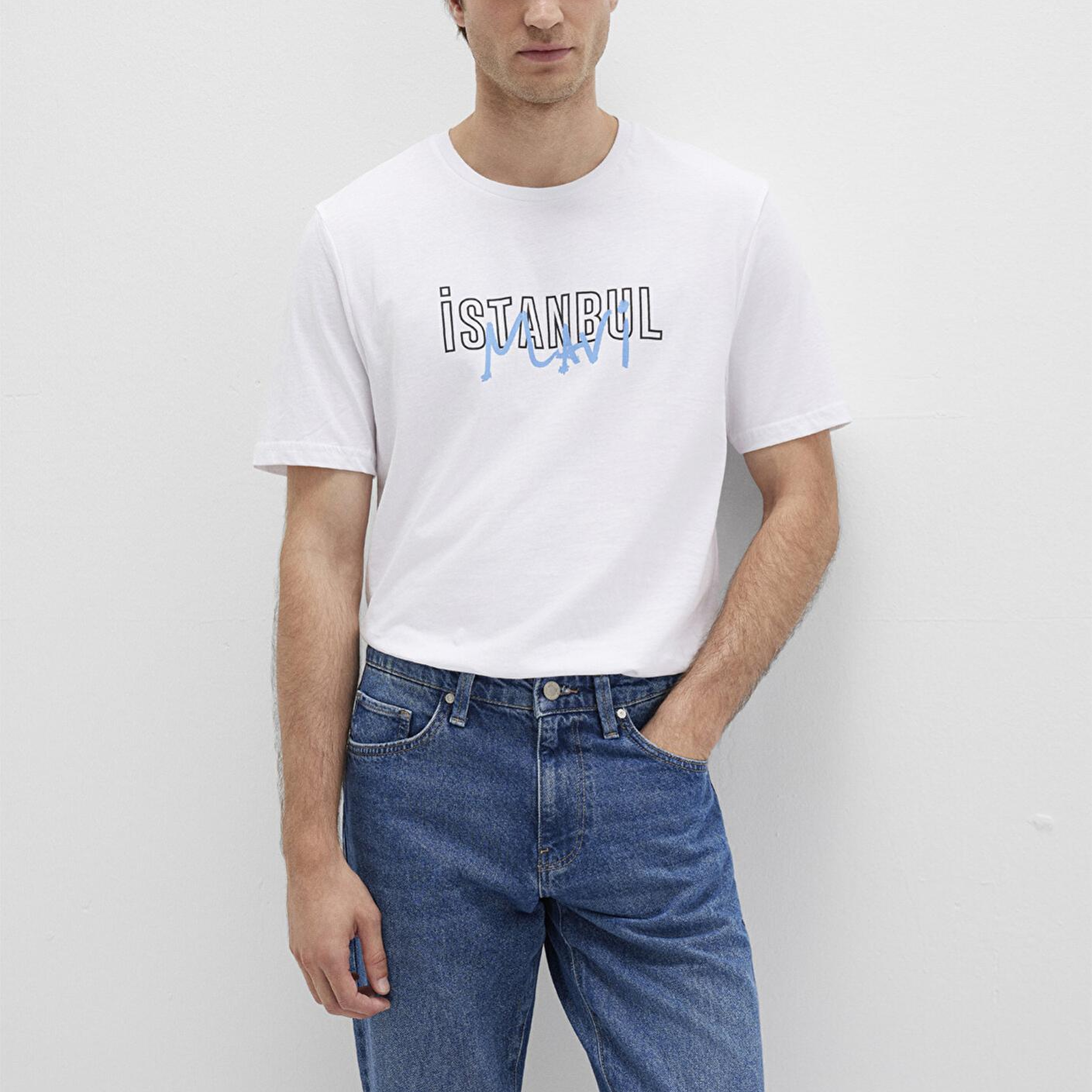 Mavi İstanbul Baskılı Beyaz Tişört Regular Fit / Normal Kesim 067114-620
