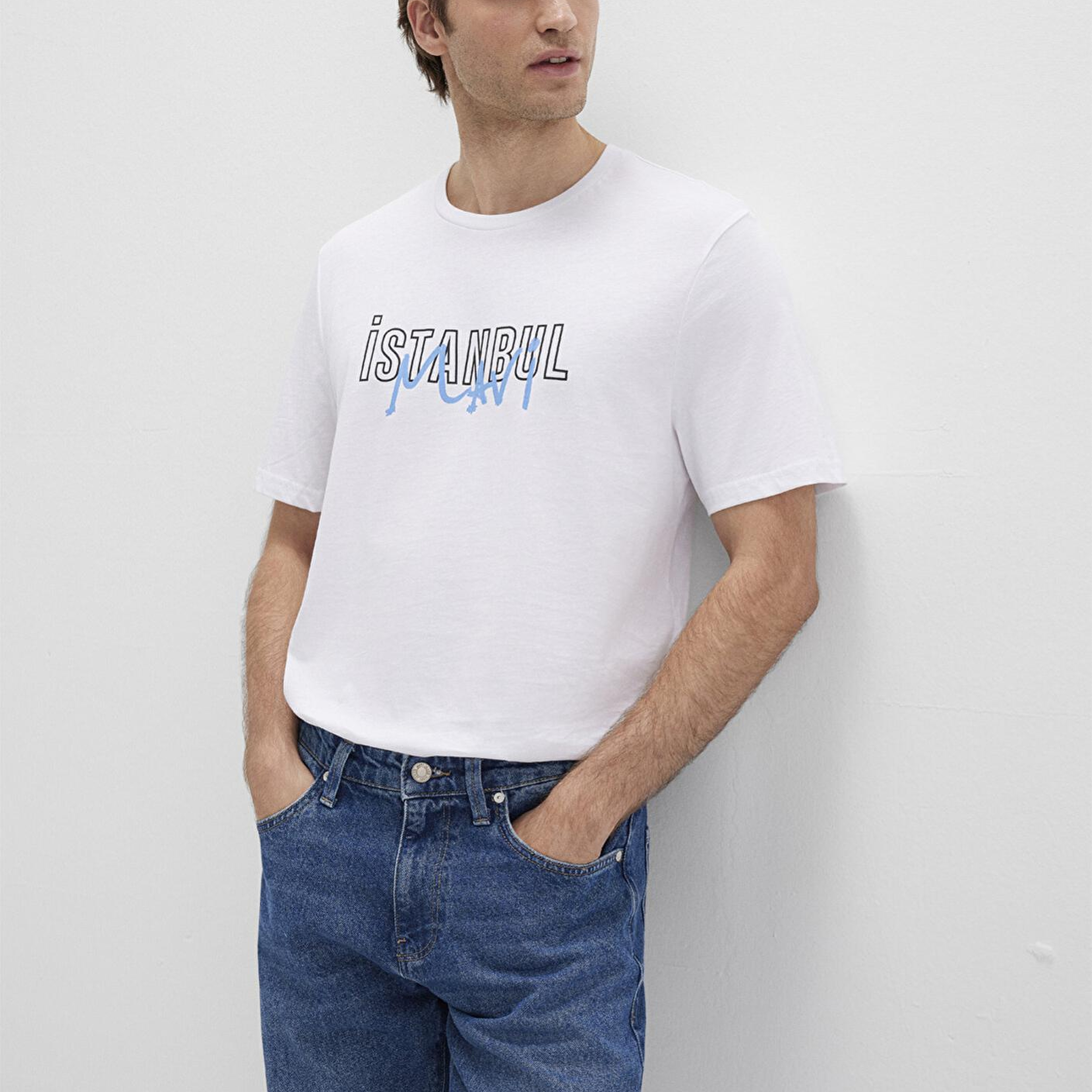Mavi İstanbul Baskılı Beyaz Tişört Regular Fit / Normal Kesim 067114-620