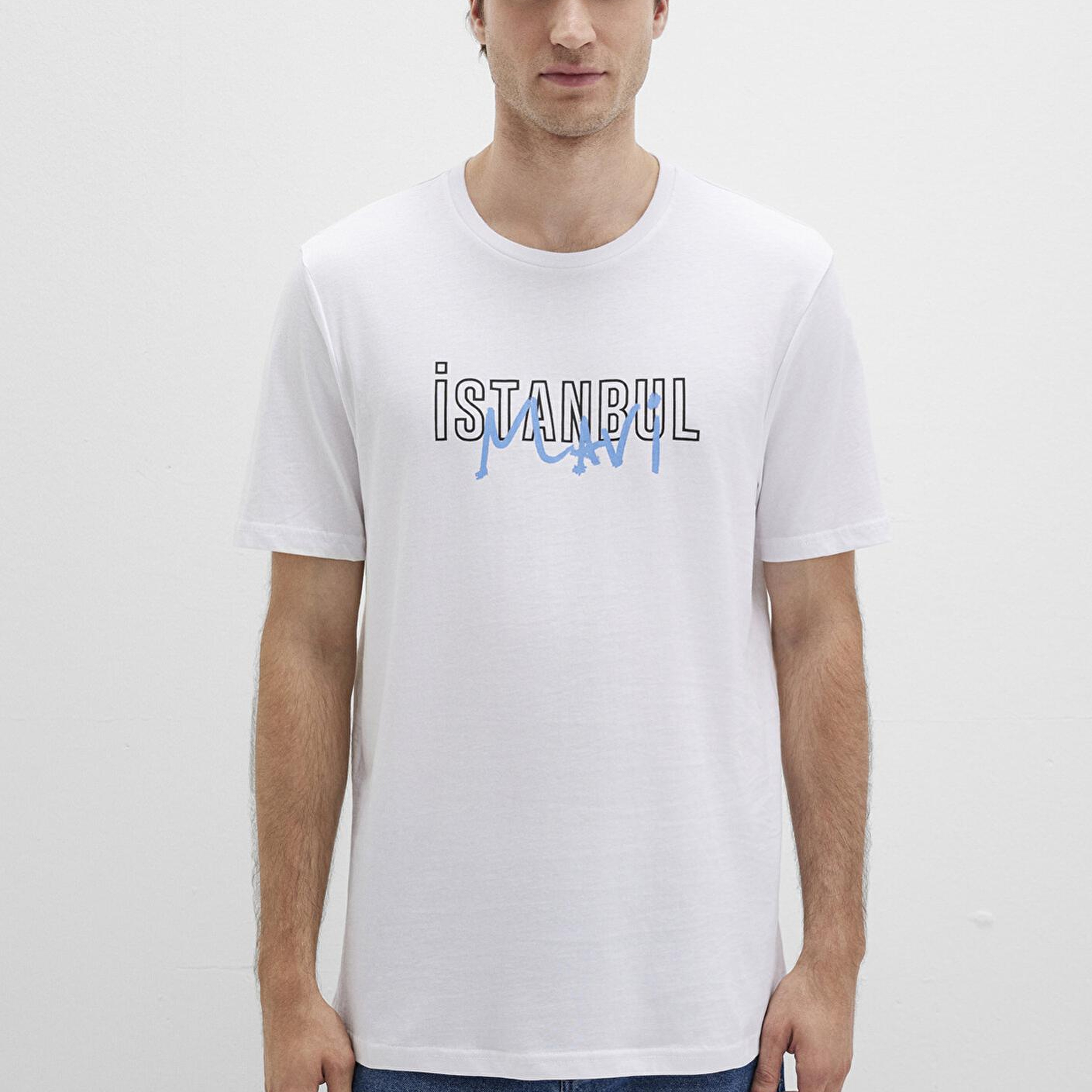 Mavi İstanbul Baskılı Beyaz Tişört Regular Fit / Normal Kesim 067114-620
