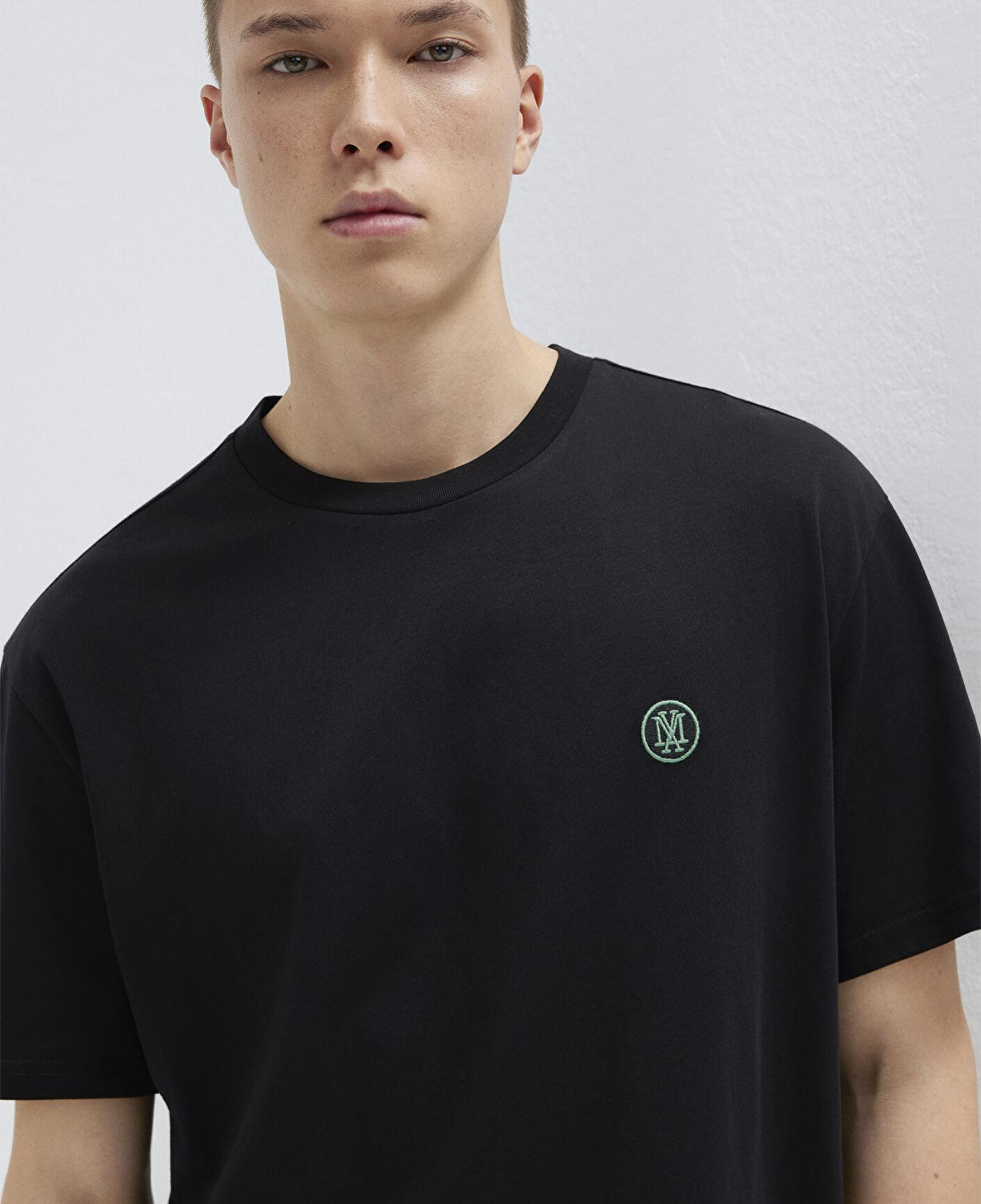 Mavi Mavi Logo İşlemeli Siyah Basic Tişört Loose Fit / Bol Rahat Kesim 067074-900