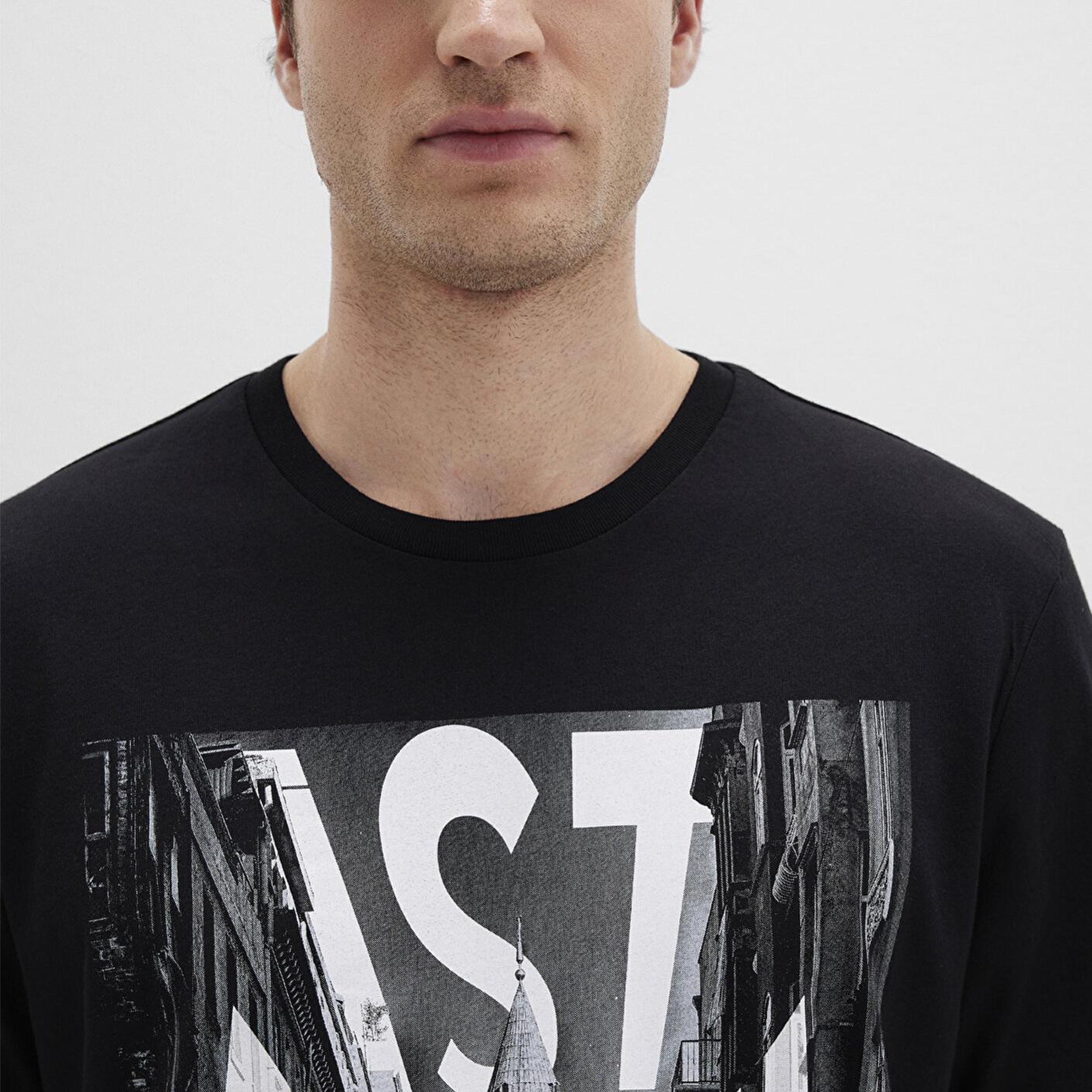 Mavi İstanbul Galata Baskılı Siyah Tişört Slim Fit / Dar Kesim 067053-900