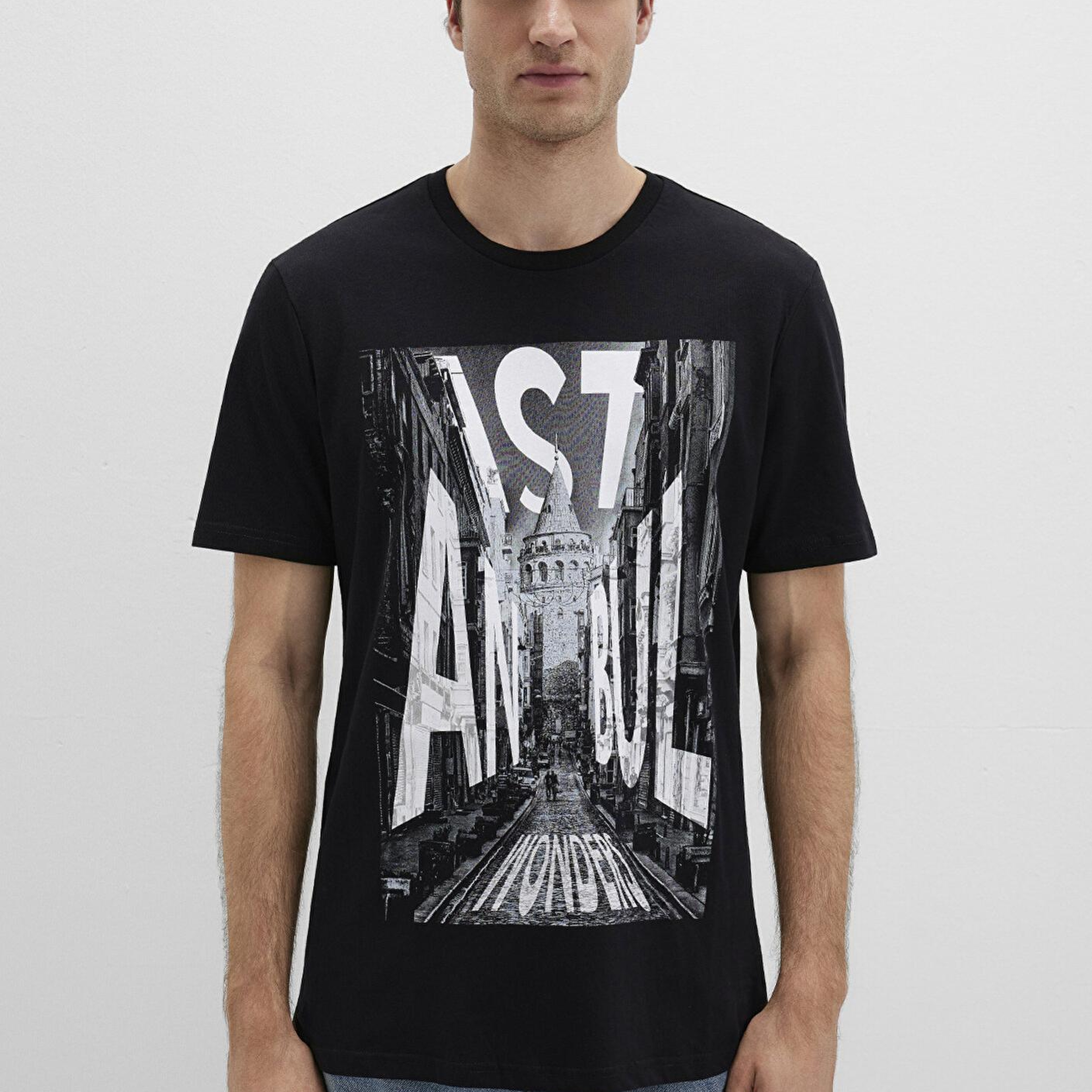 Mavi İstanbul Galata Baskılı Siyah Tişört Slim Fit / Dar Kesim 067053-900