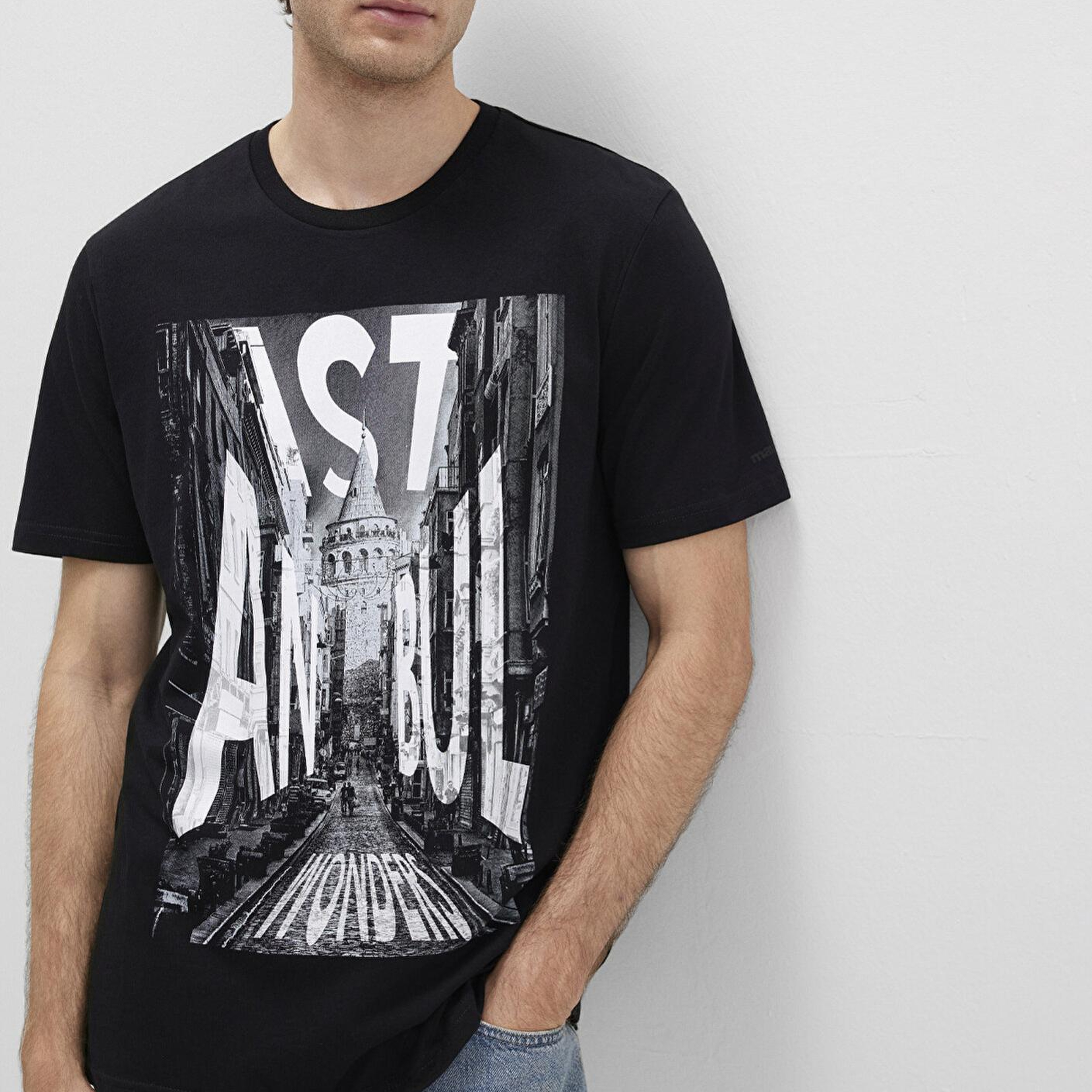 Mavi İstanbul Galata Baskılı Siyah Tişört Slim Fit / Dar Kesim 067053-900