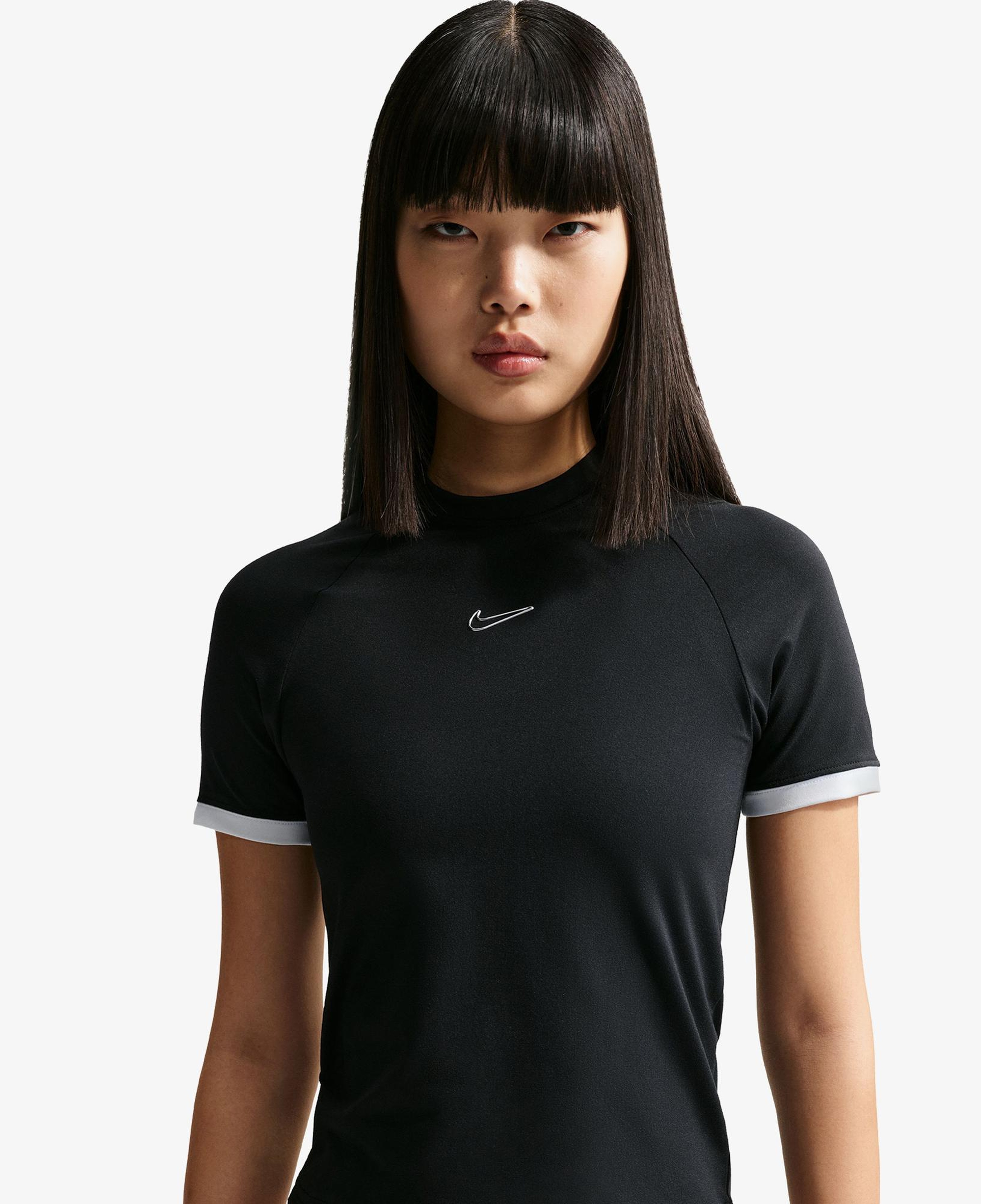 Nike Sportswear Fitted Kadın Siyah T-Shirt
