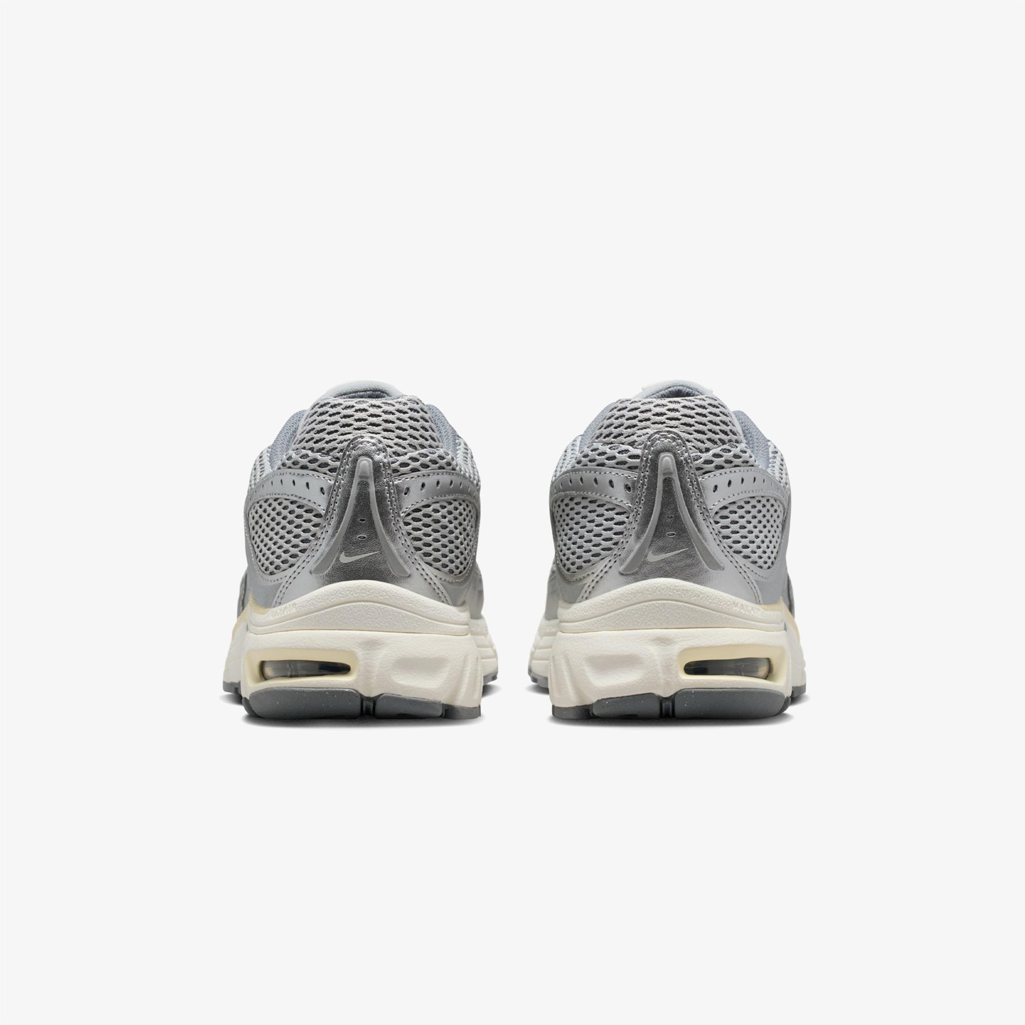 Nike Air Max Moto Erkek Gri Spor Ayakkabı