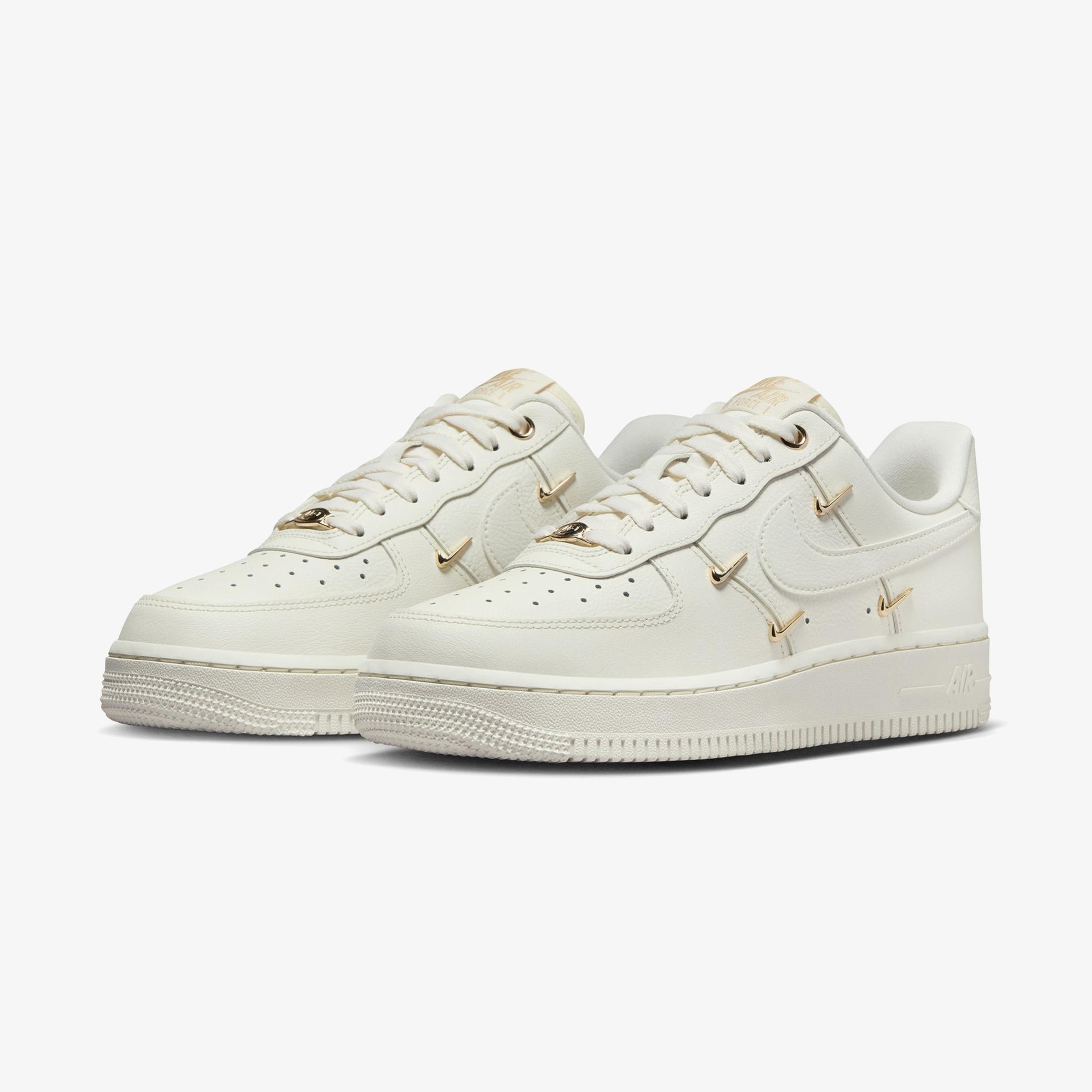 Nike Air Force 1 '07 LX Kadın Krem Rengi Spor Ayakkabı
