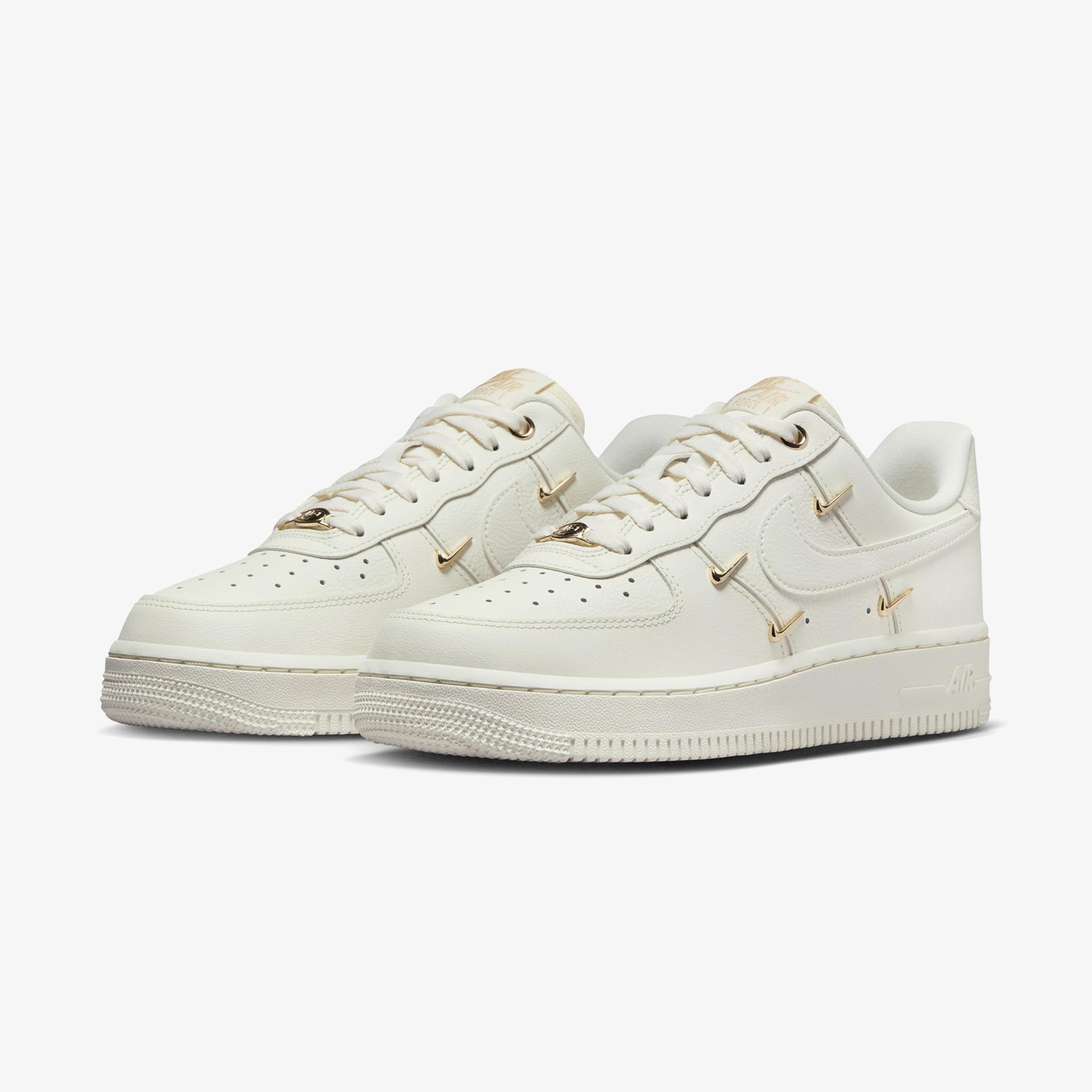 Nike Air Force 1 '07 LX Kadın Krem Rengi Spor Ayakkabı