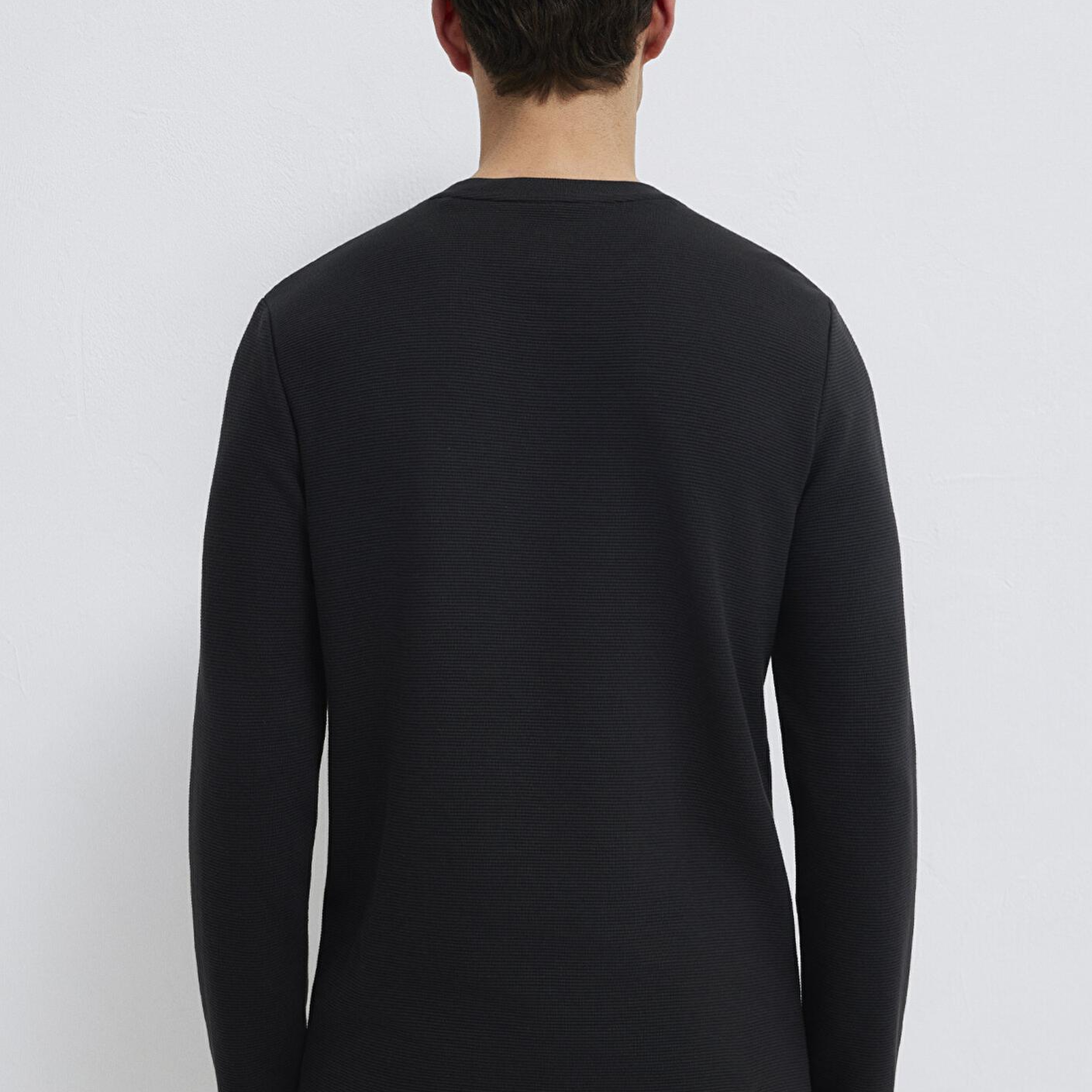 Mavi Uzun Kollu Dokulu Siyah Tişört Slim Fit / Dar Kesim 064622-21842