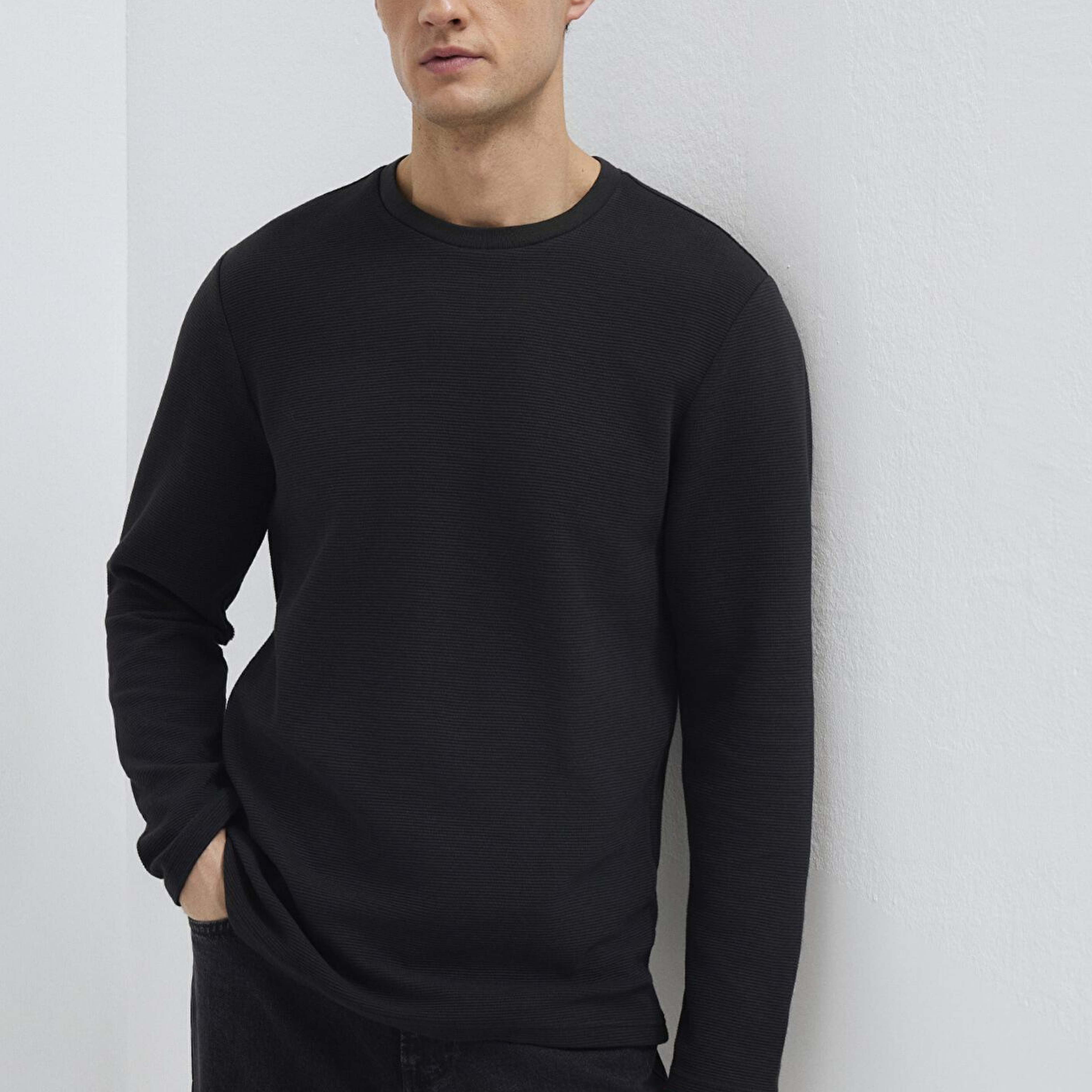 Mavi Uzun Kollu Dokulu Siyah Tişört Slim Fit / Dar Kesim 064622-21842