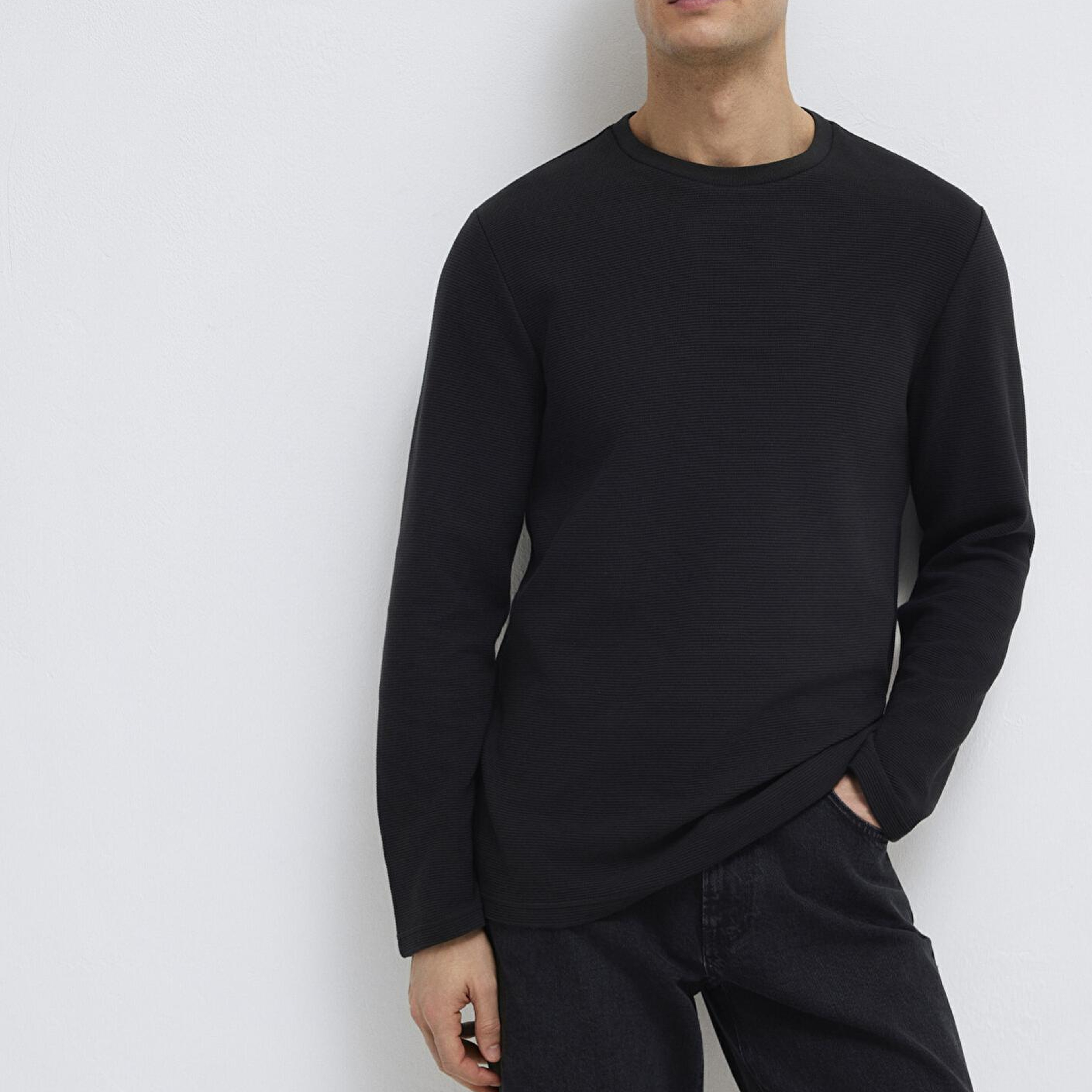 Mavi Uzun Kollu Dokulu Siyah Tişört Slim Fit / Dar Kesim 064622-21842