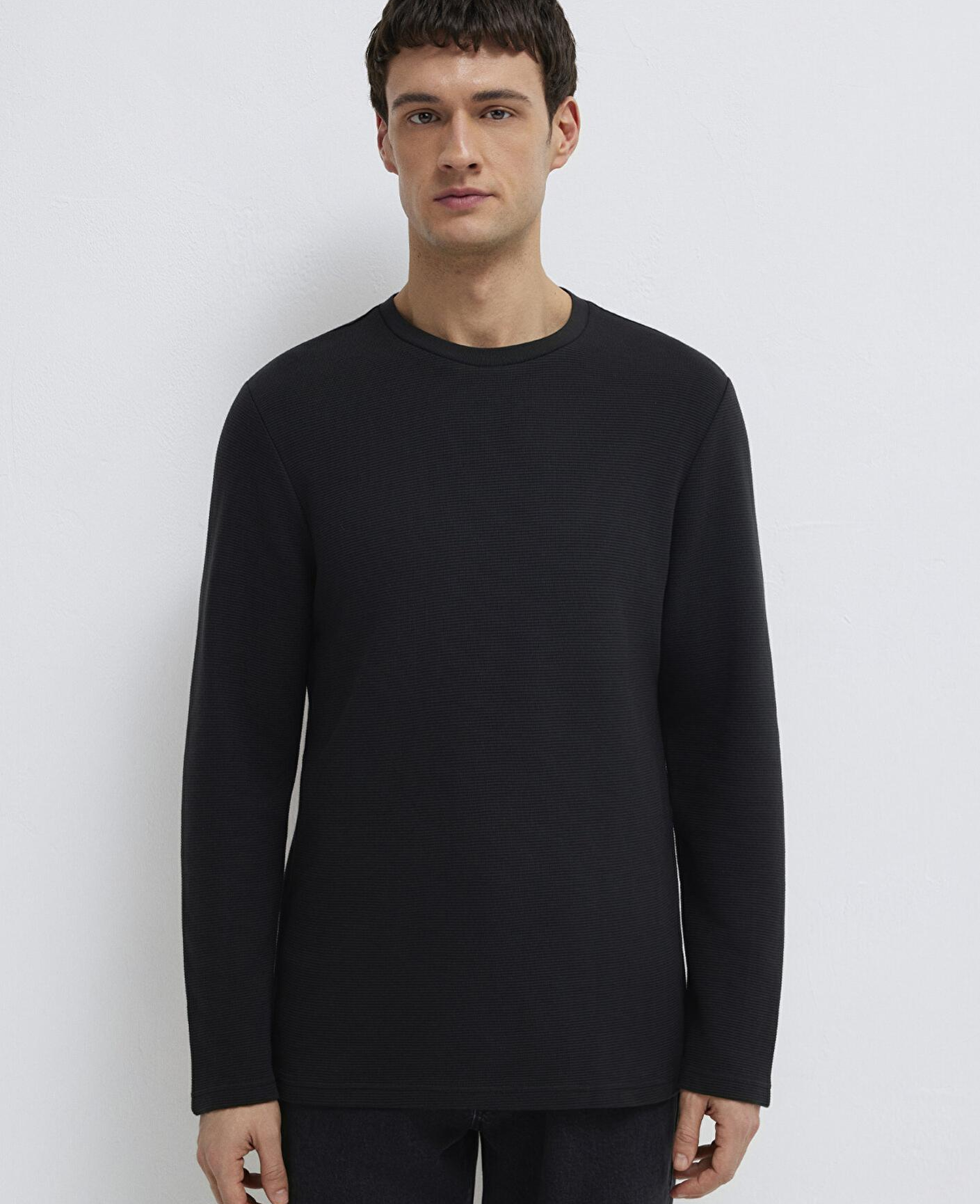 Mavi Uzun Kollu Dokulu Siyah Tişört Slim Fit / Dar Kesim 064622-21842