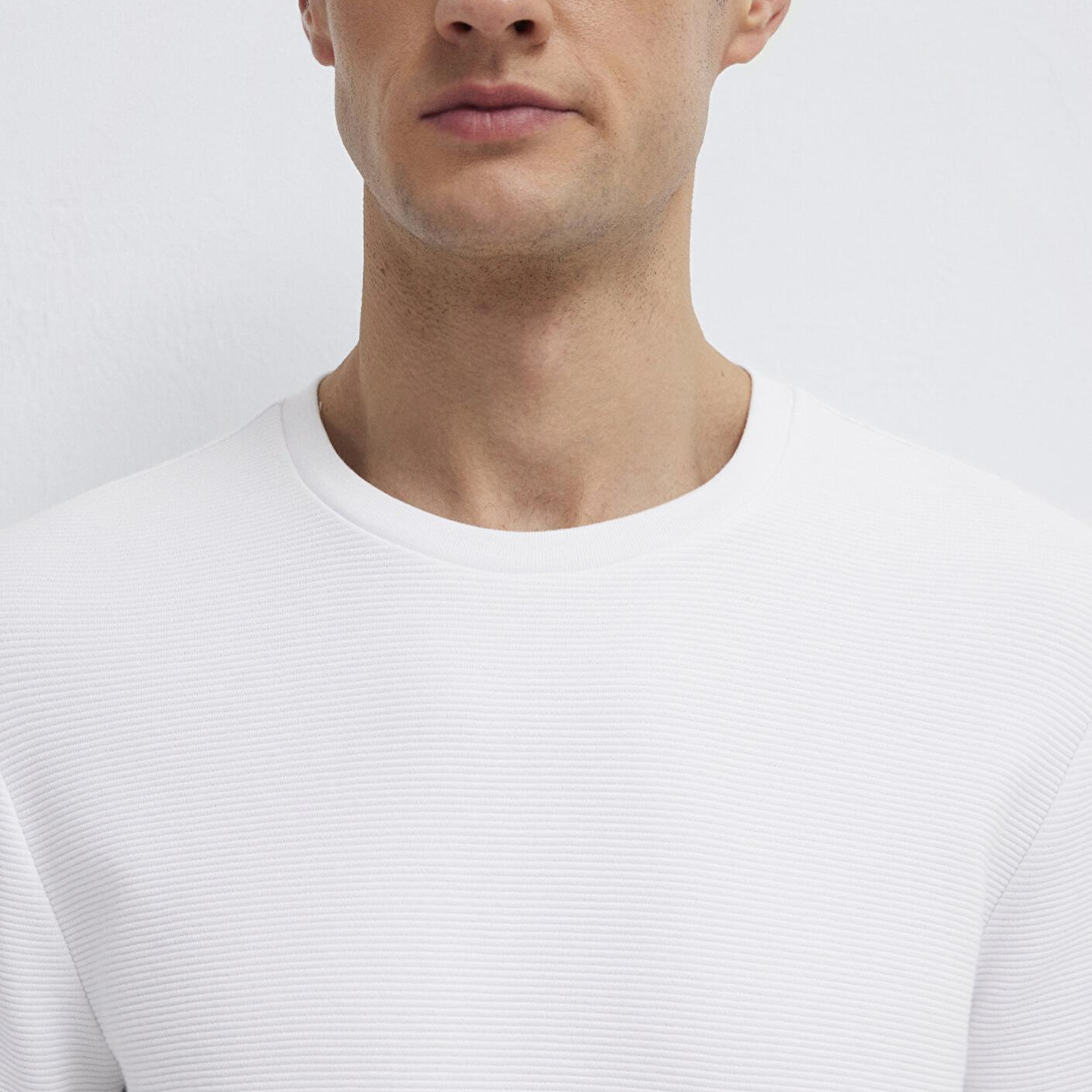 Mavi Uzun Kollu Dokulu Beyaz Tişört Slim Fit / Dar Kesim 064622-20454