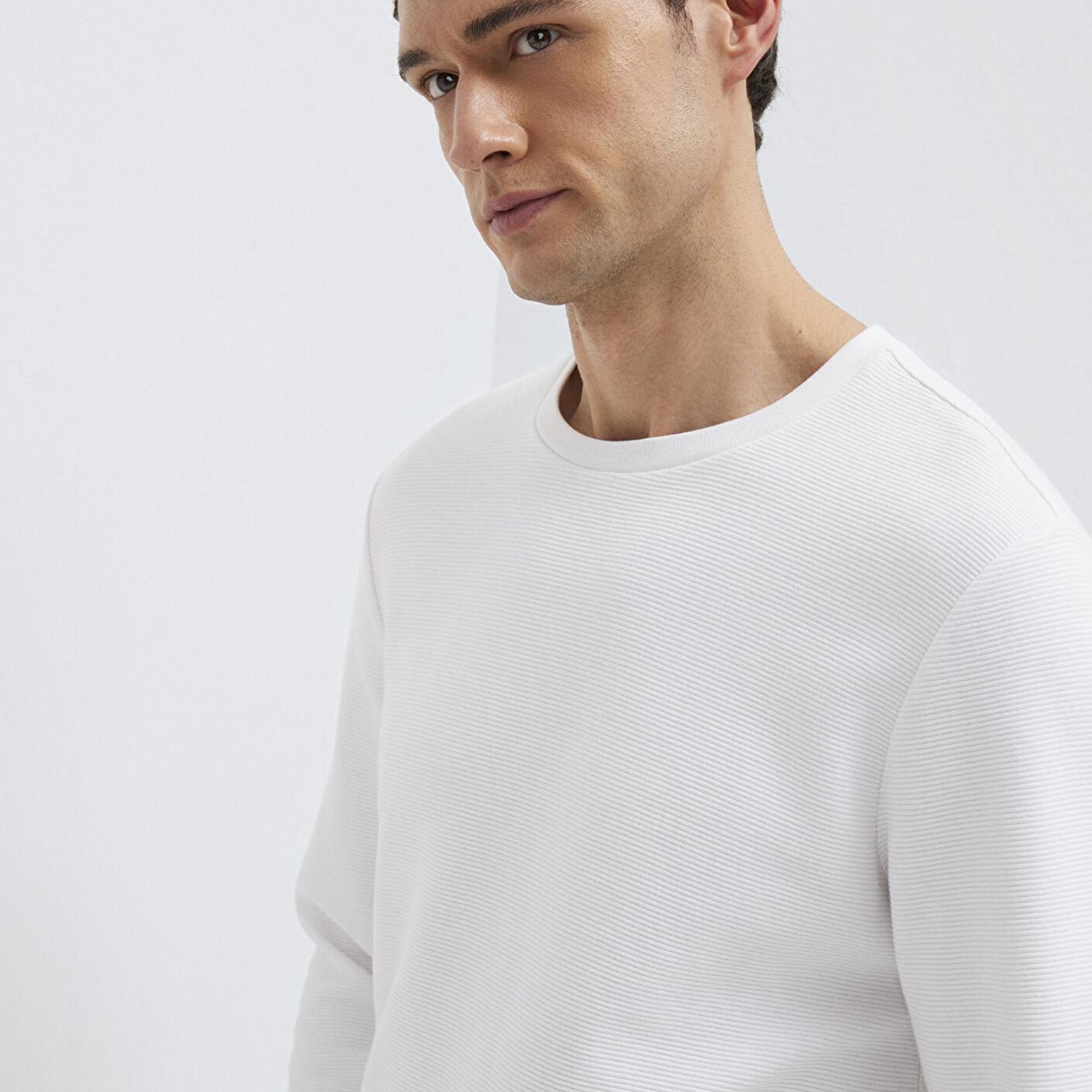 Mavi Uzun Kollu Dokulu Beyaz Tişört Slim Fit / Dar Kesim 064622-20454