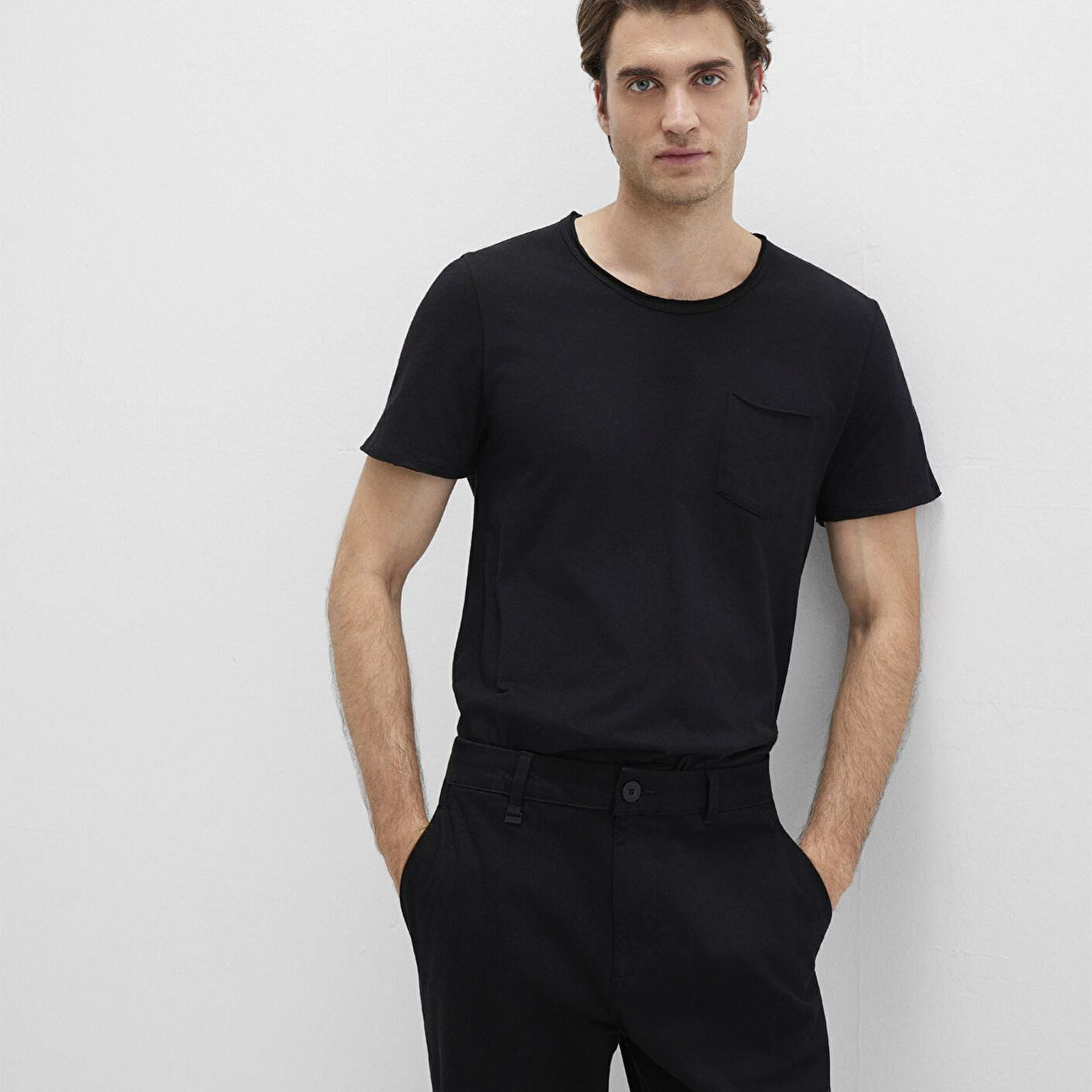 Mavi Dikişli Cep Detaylı Siyah Tişört Fitted / Vücuda Oturan Kesim 062772-26341