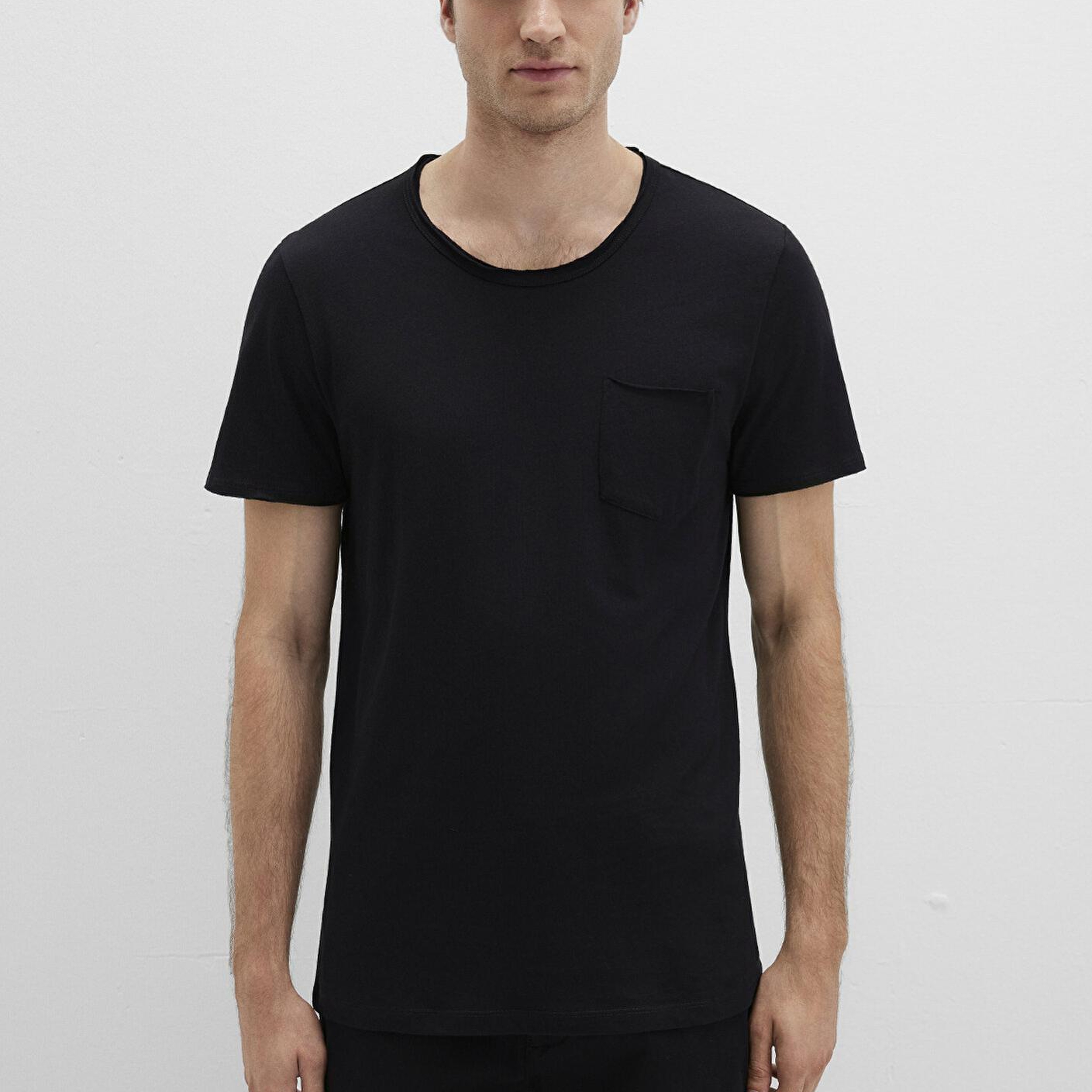 Mavi Dikişli Cep Detaylı Siyah Tişört Fitted / Vücuda Oturan Kesim 062772-26341