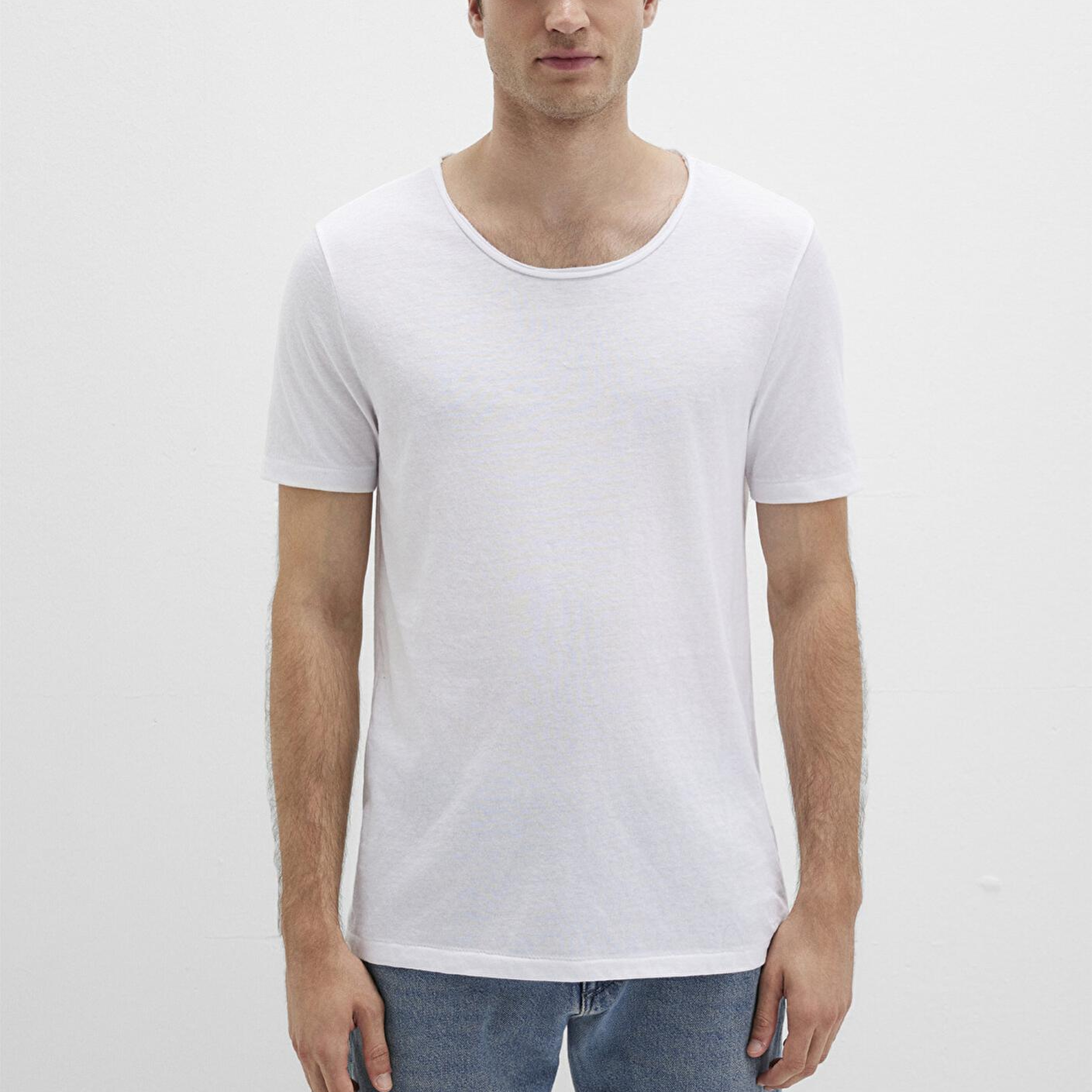 Mavi Yaka Detaylı Beyaz Tişört Fitted / Vücuda Oturan Kesim 064019-620