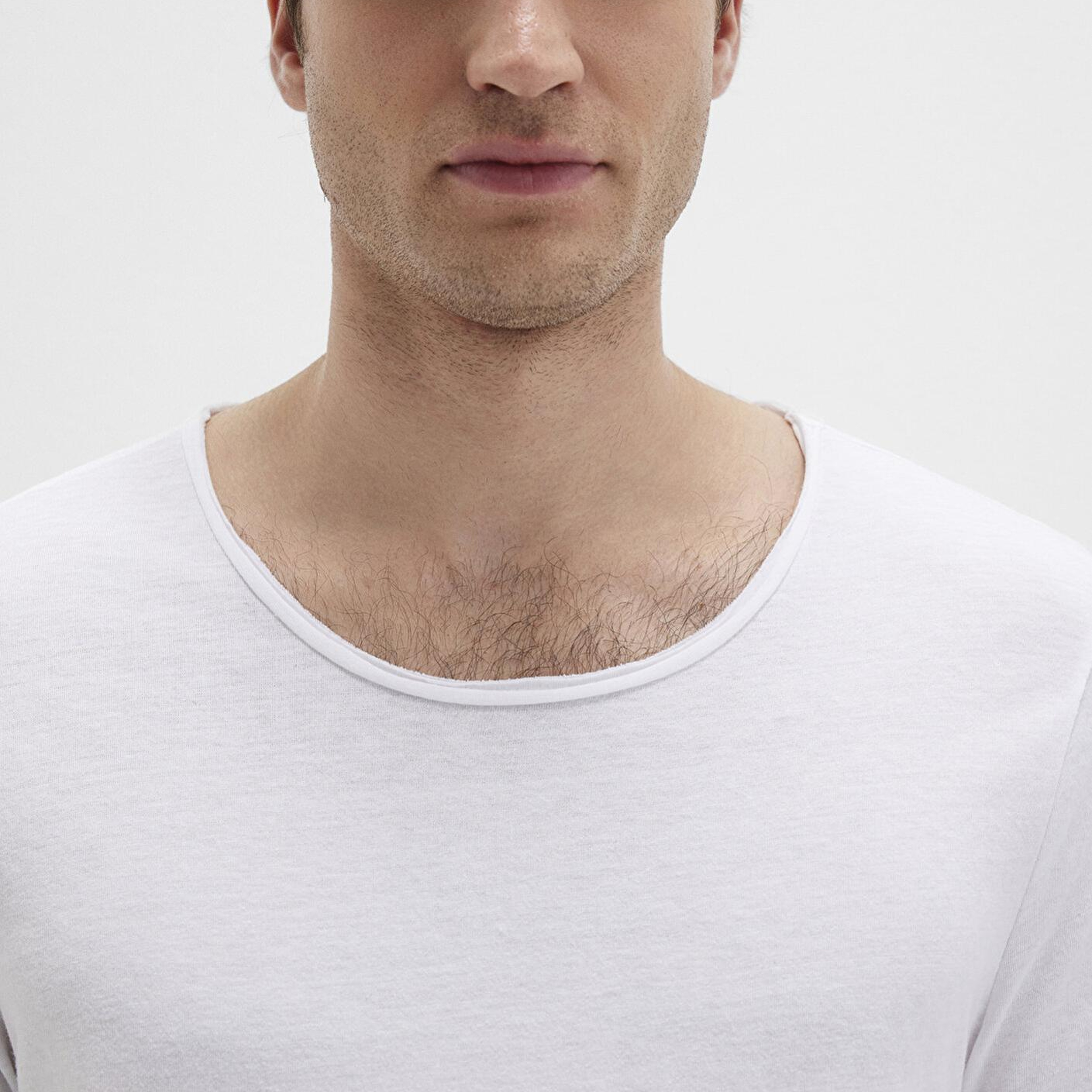 Mavi Yaka Detaylı Beyaz Tişört Fitted / Vücuda Oturan Kesim 064019-620