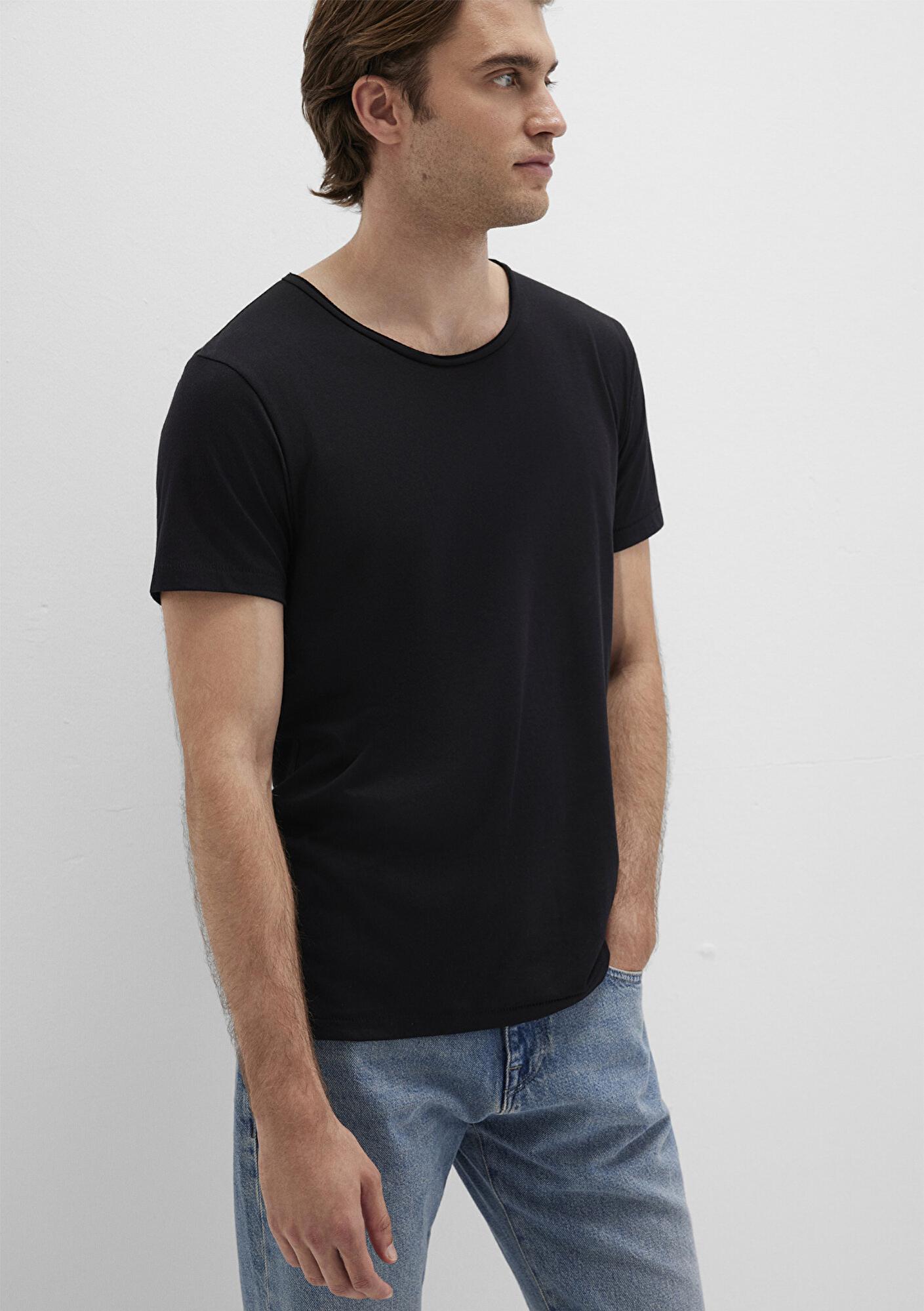 Mavi Yaka Detaylı Siyah Tişört Fitted / Vücuda Oturan Kesim 064019-20933