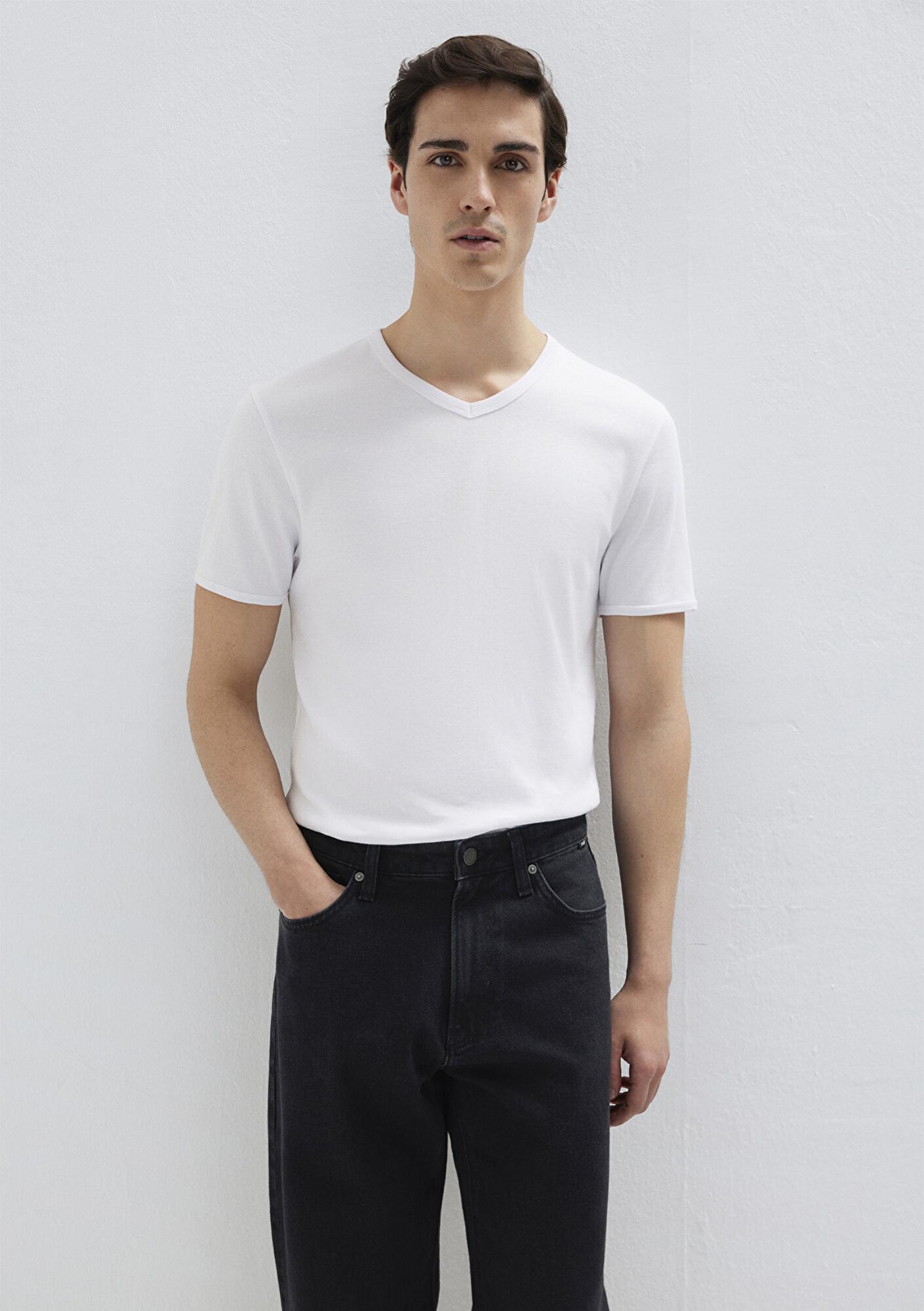 Mavi Ribana Detaylı V Yaka Beyaz Tişört Fitted / Vücuda Oturan Kesim 063748-620