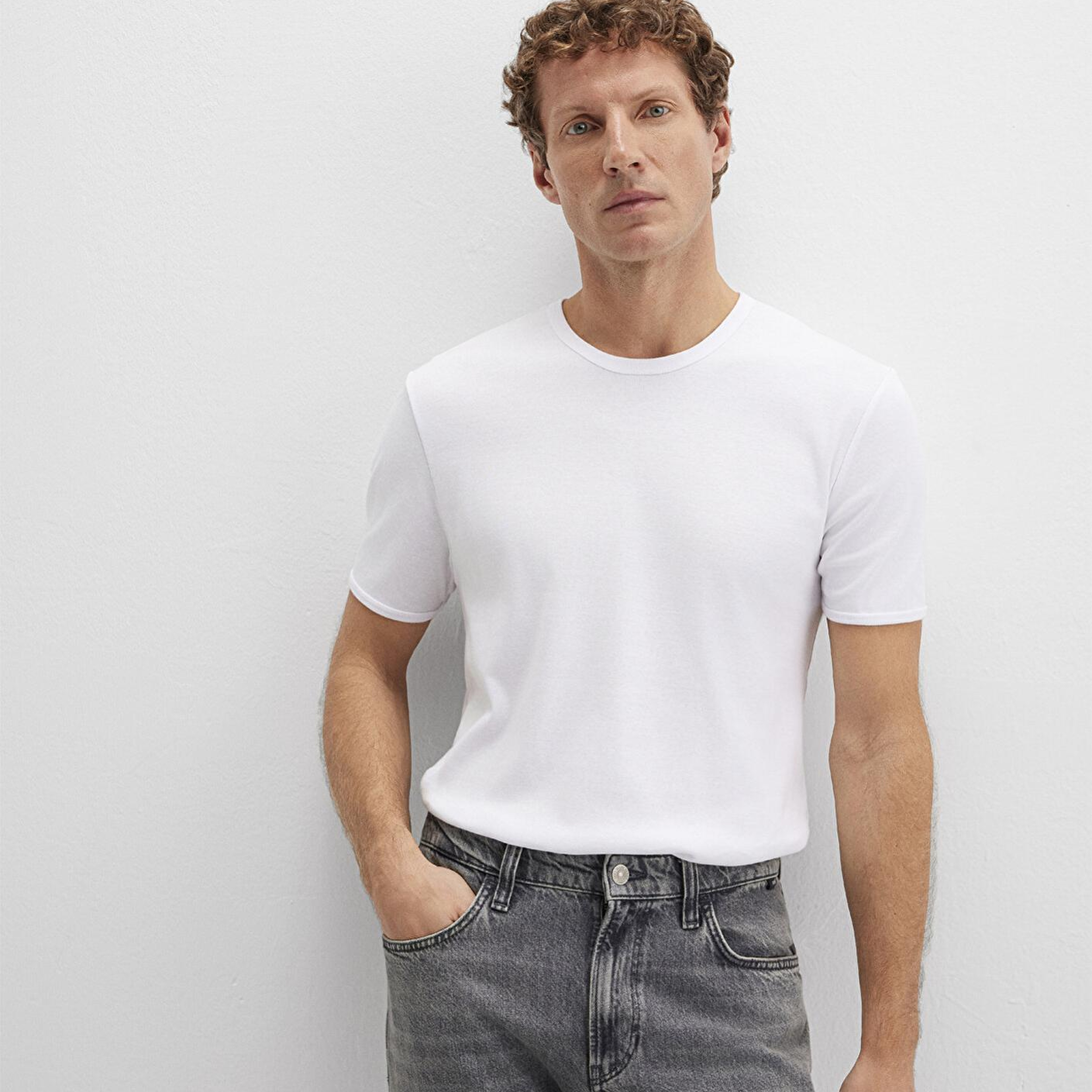 Mavi Ribana Detaylı Beyaz Tişört Fitted / Vücuda Oturan Kesim 063747-620