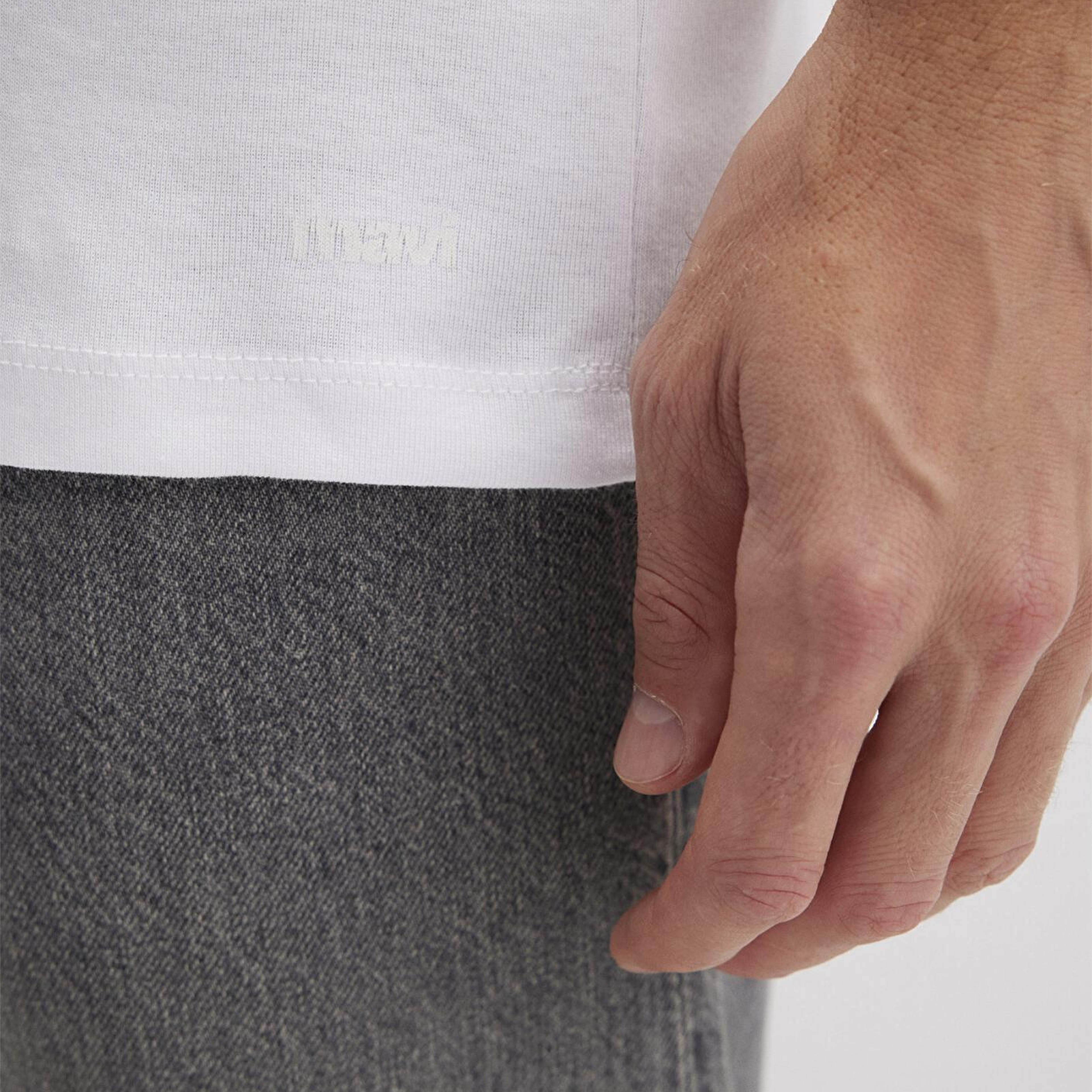 Mavi Ribana Detaylı Beyaz Tişört Fitted / Vücuda Oturan Kesim 063747-620