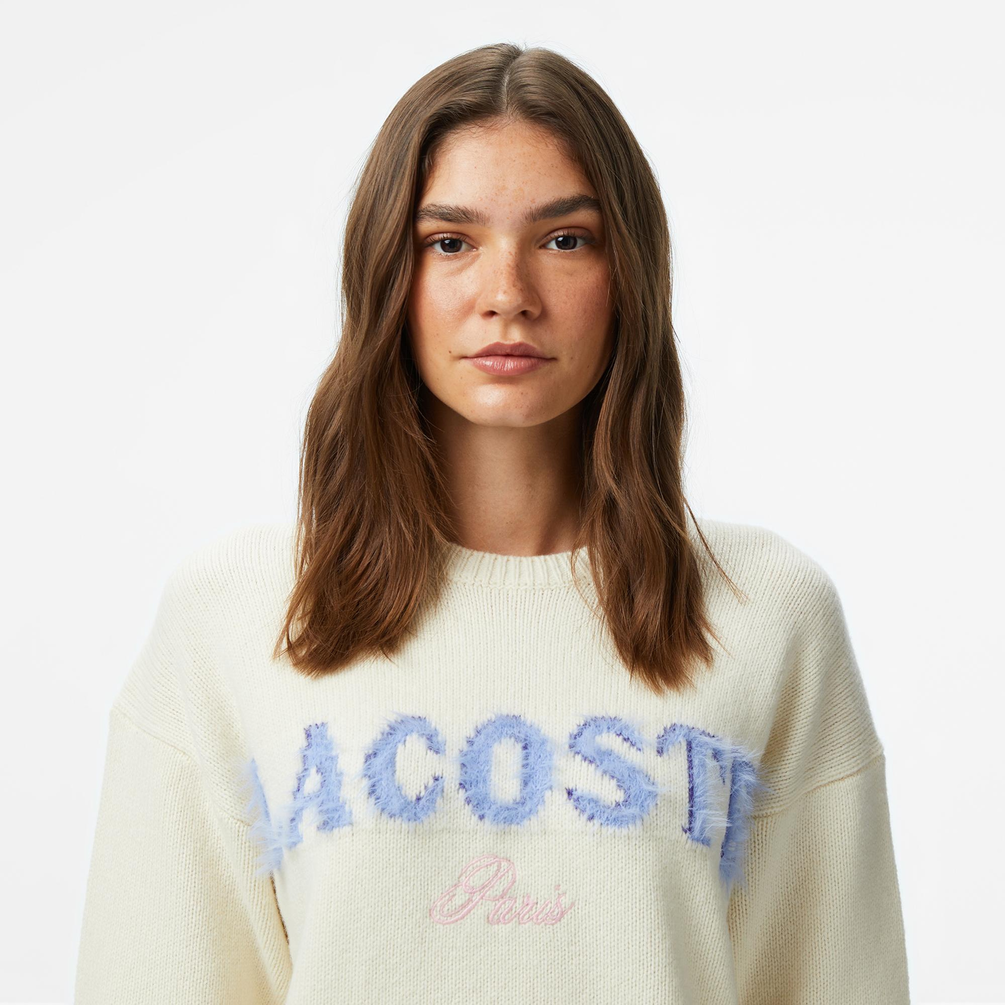 Lacoste Kadın Classic Fit Bisiklet Yaka Baskılı Yün Krem Kazak